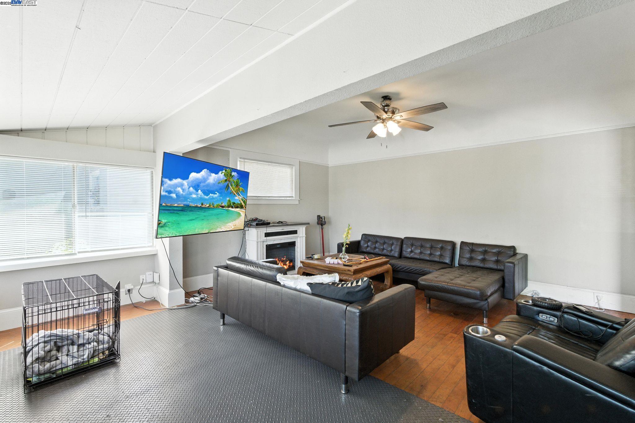 Detail Gallery Image 10 of 35 For 1829 Everett St, Alameda,  CA 94501 - 2 Beds | 1/1 Baths