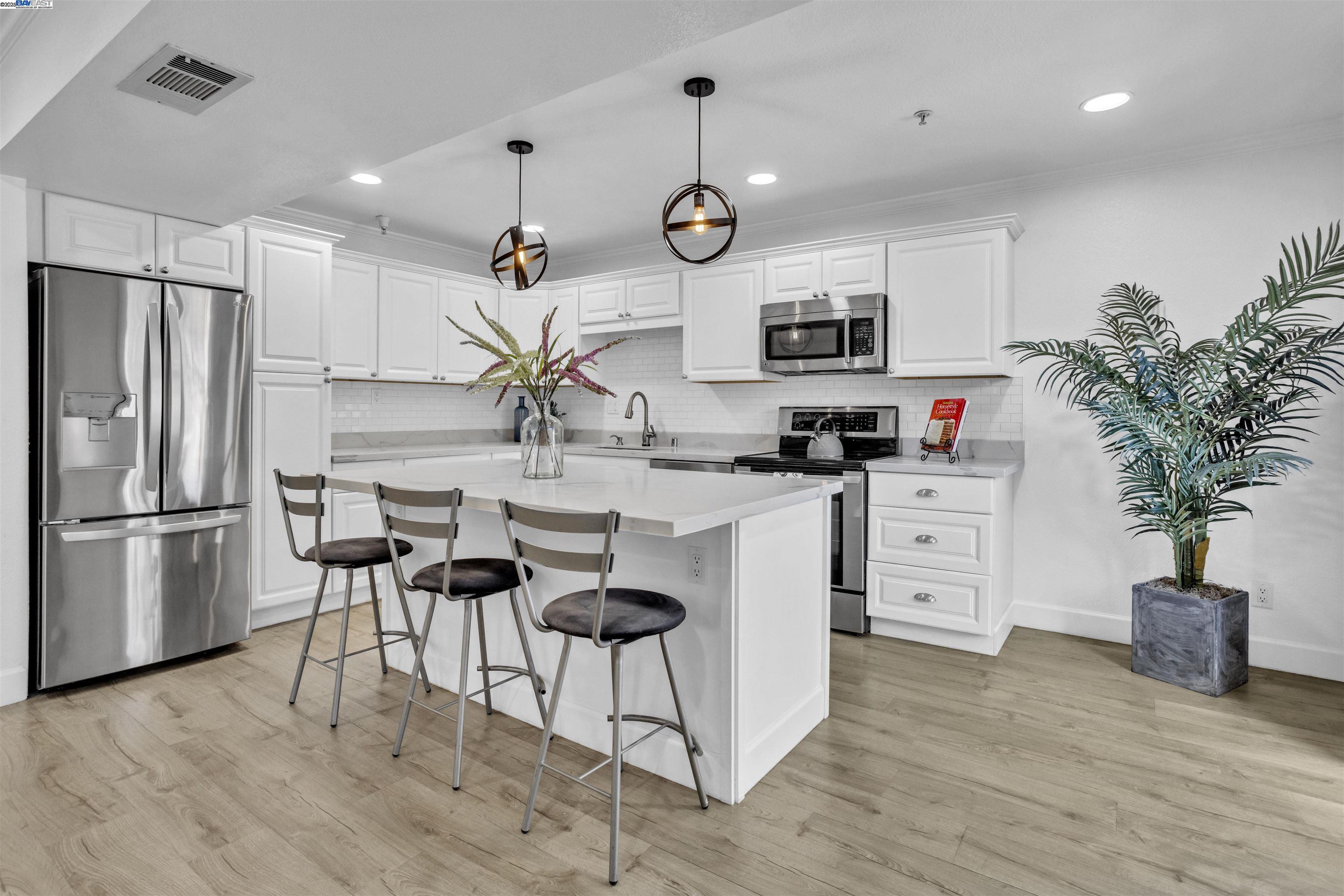 20340 Forest Ave # 4, Castro Valley, California 94546, 3 Bedrooms Bedrooms, 5 Rooms Rooms,2 BathroomsBathrooms,Residential,For Sale,20340 Forest Ave # 4,41100151