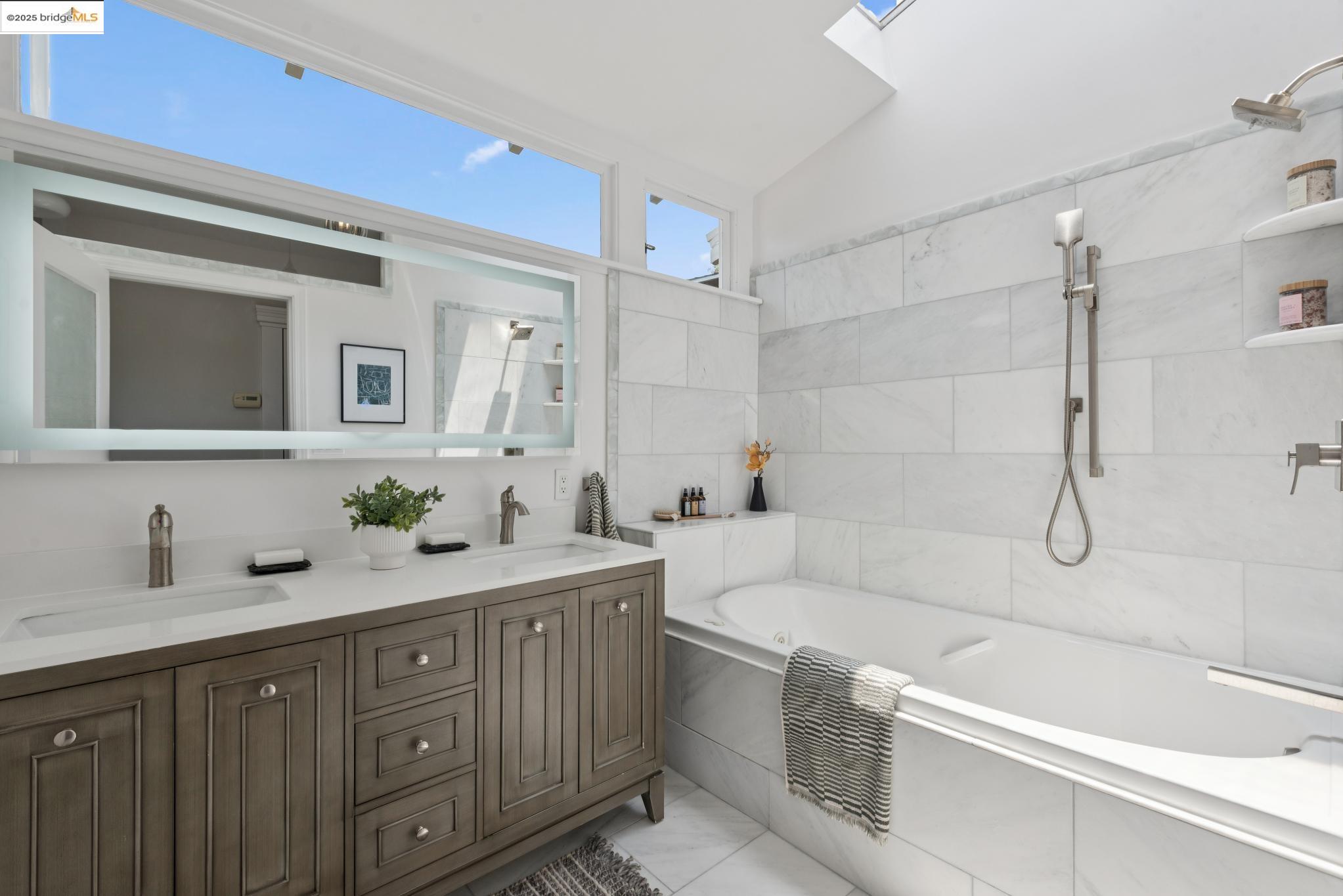 2181 Andrews St, Oakland, California 94611, 4 Bedrooms Bedrooms, 9 Rooms Rooms,3 BathroomsBathrooms,Residential,For Sale,2181 Andrews St,41100155