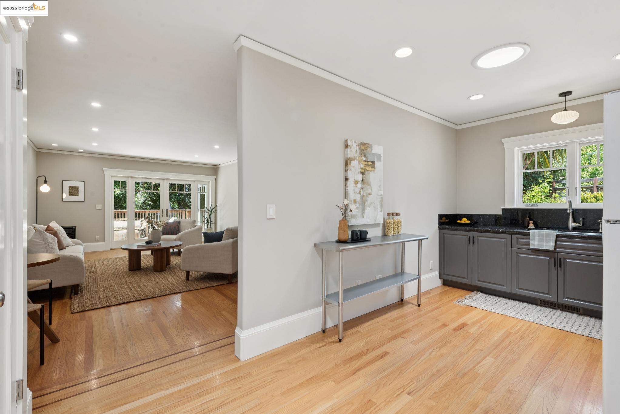 2181 Andrews St, Oakland, California 94611, 4 Bedrooms Bedrooms, 9 Rooms Rooms,3 BathroomsBathrooms,Residential,For Sale,2181 Andrews St,41100155