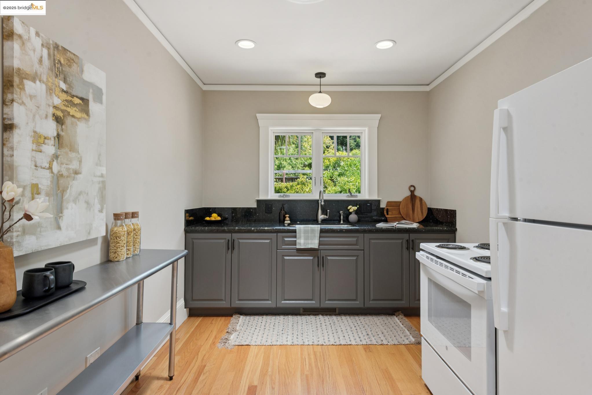 2181 Andrews St, Oakland, California 94611, 4 Bedrooms Bedrooms, 9 Rooms Rooms,3 BathroomsBathrooms,Residential,For Sale,2181 Andrews St,41100155