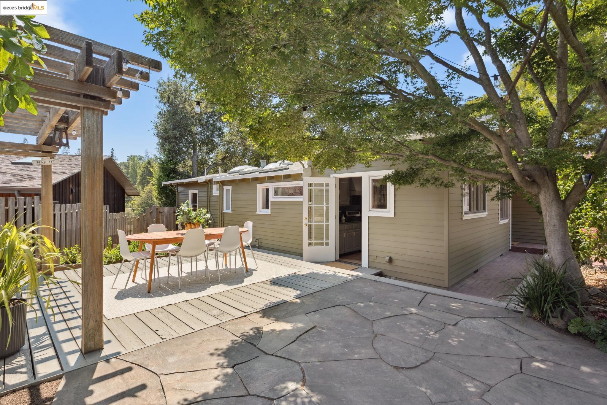 2181 Andrews St, Oakland, California 94611, 4 Bedrooms Bedrooms, 9 Rooms Rooms,3 BathroomsBathrooms,Residential,For Sale,2181 Andrews St,41100155