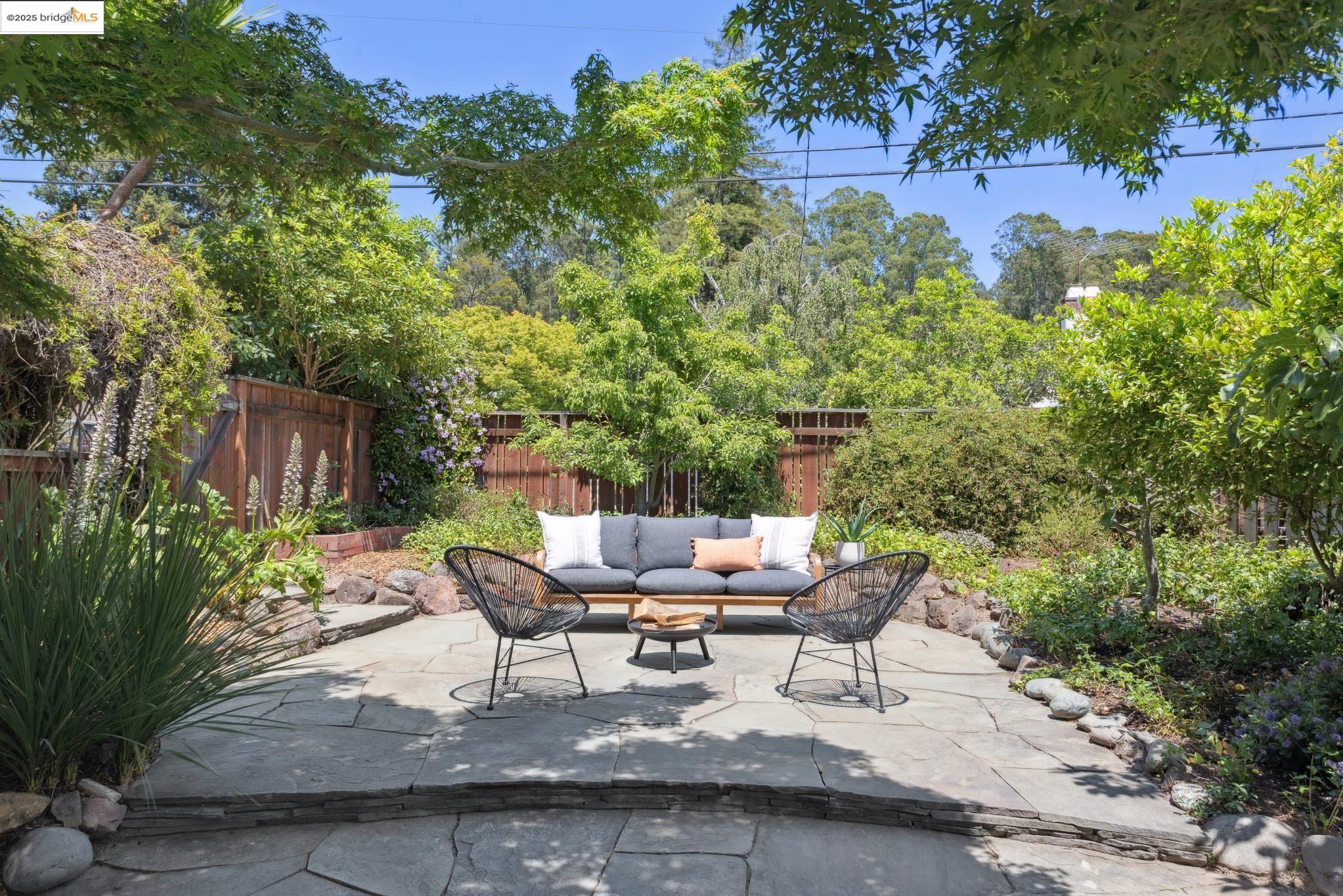 2181 Andrews St, Oakland, California 94611, 4 Bedrooms Bedrooms, 9 Rooms Rooms,3 BathroomsBathrooms,Residential,For Sale,2181 Andrews St,41100155