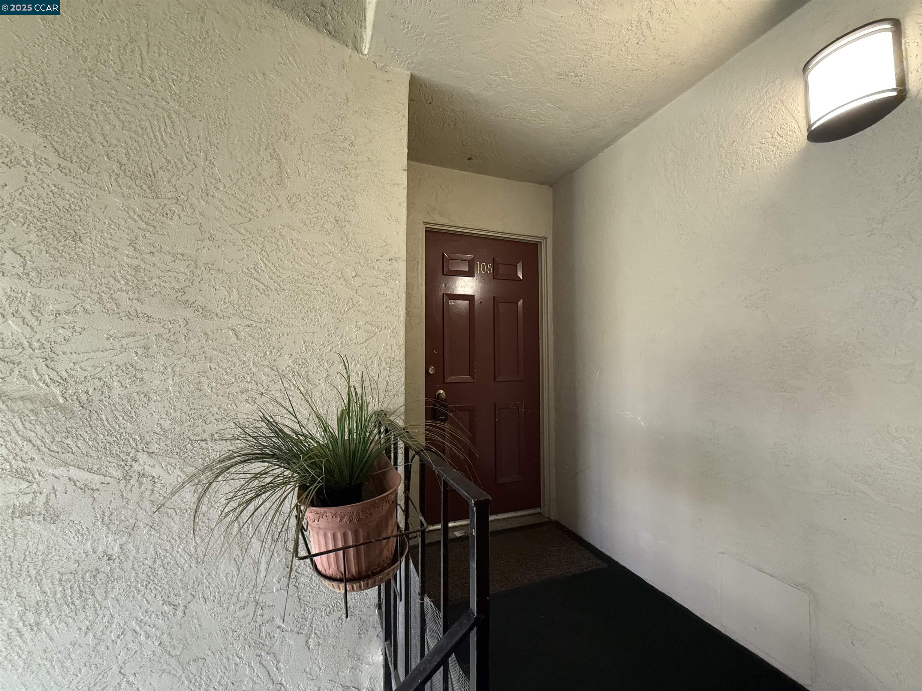 Detail Gallery Image 2 of 14 For 2564 Walnut Blvd #108,  Walnut Creek,  CA 94596 - 2 Beds | 2 Baths