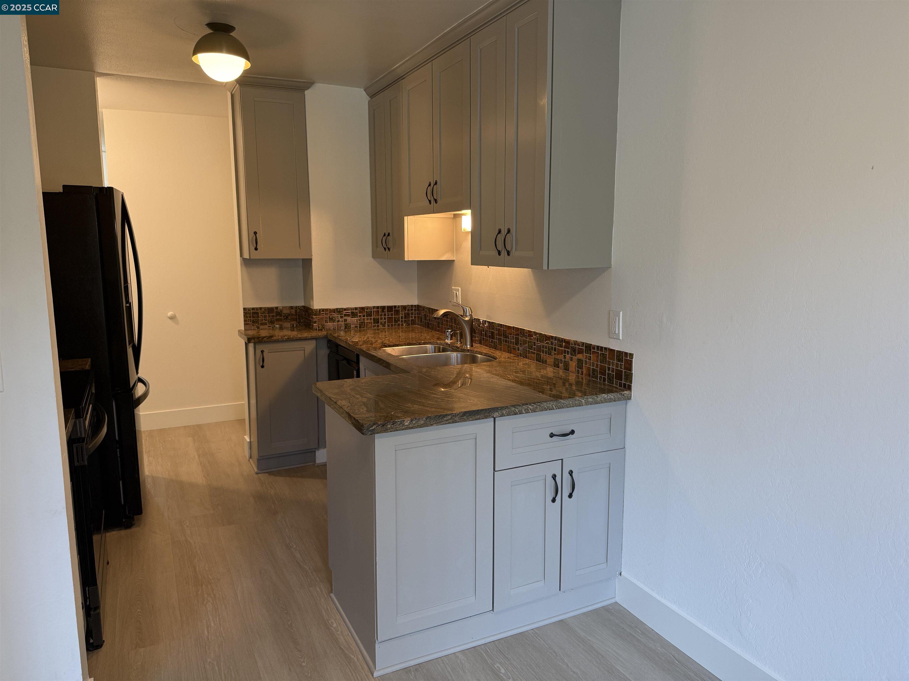 Detail Gallery Image 3 of 14 For 2564 Walnut Blvd #108,  Walnut Creek,  CA 94596 - 2 Beds | 2 Baths