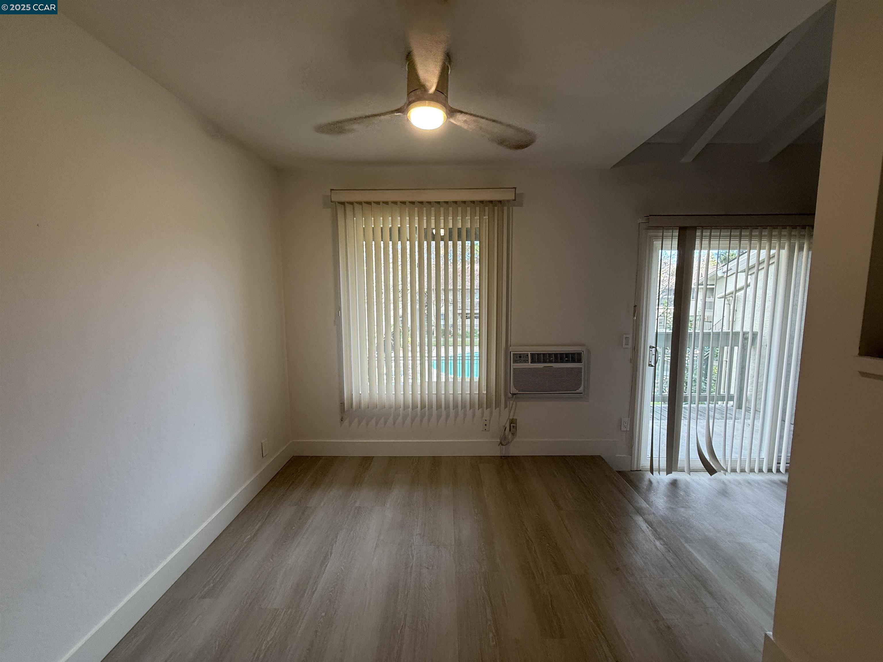 Detail Gallery Image 5 of 14 For 2564 Walnut Blvd #108,  Walnut Creek,  CA 94596 - 2 Beds | 2 Baths