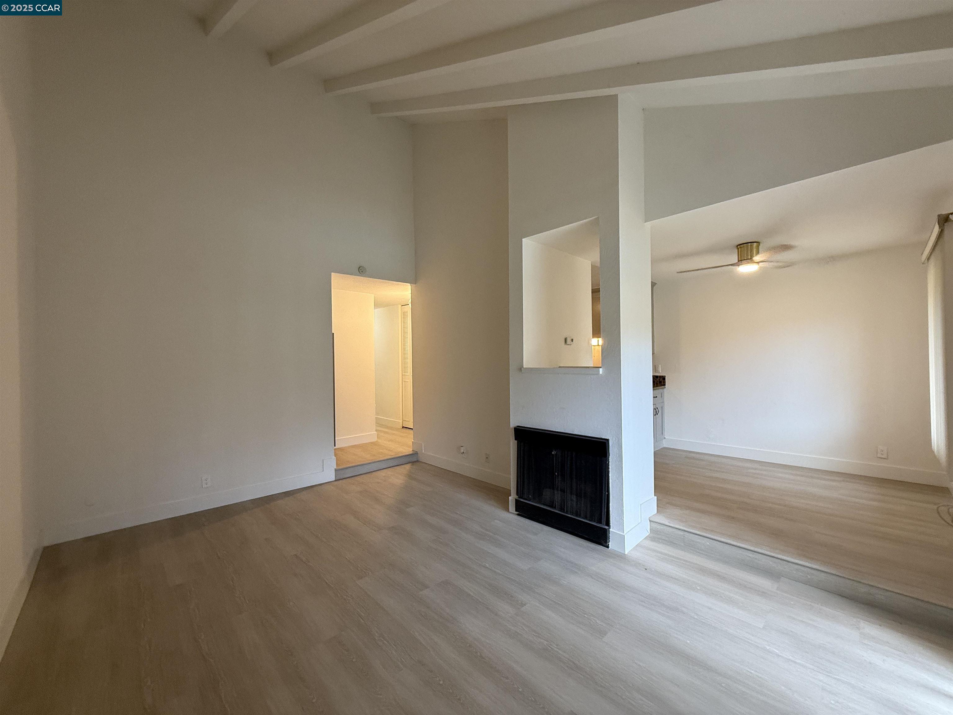 Detail Gallery Image 7 of 14 For 2564 Walnut Blvd #108,  Walnut Creek,  CA 94596 - 2 Beds | 2 Baths