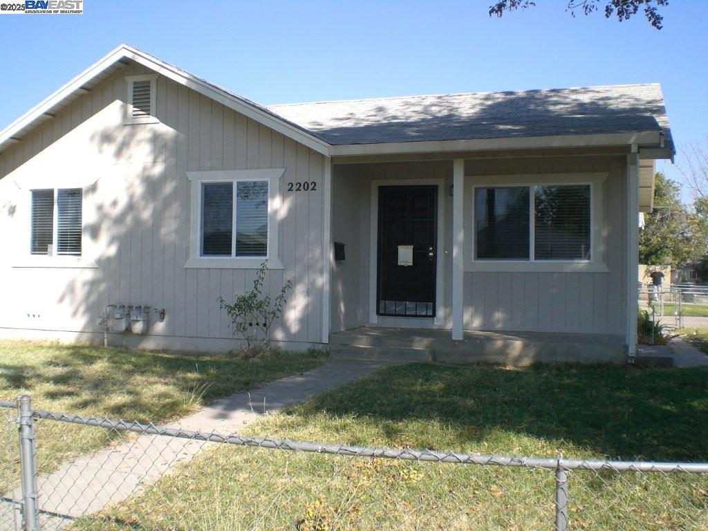 Detail Gallery Image 2 of 17 For 2137 Whitcomb Way, Modesto,  CA 95350 - – Beds | – Baths