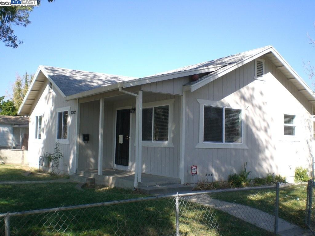 Detail Gallery Image 3 of 17 For 2137 Whitcomb Way, Modesto,  CA 95350 - – Beds | – Baths