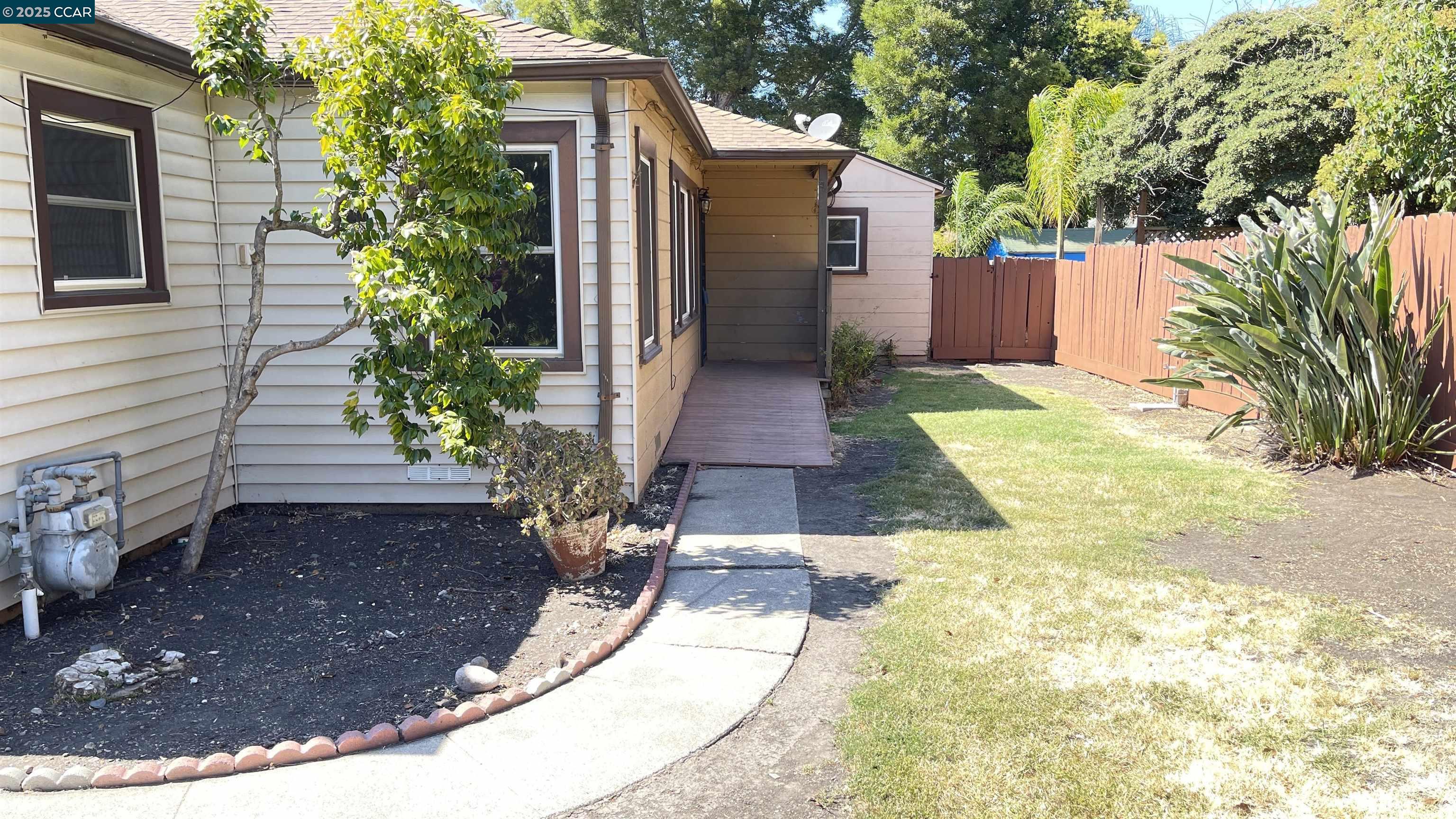 Detail Gallery Image 2 of 22 For 3655 Granzotto Dr, Concord,  CA 94519 - 3 Beds | 2 Baths