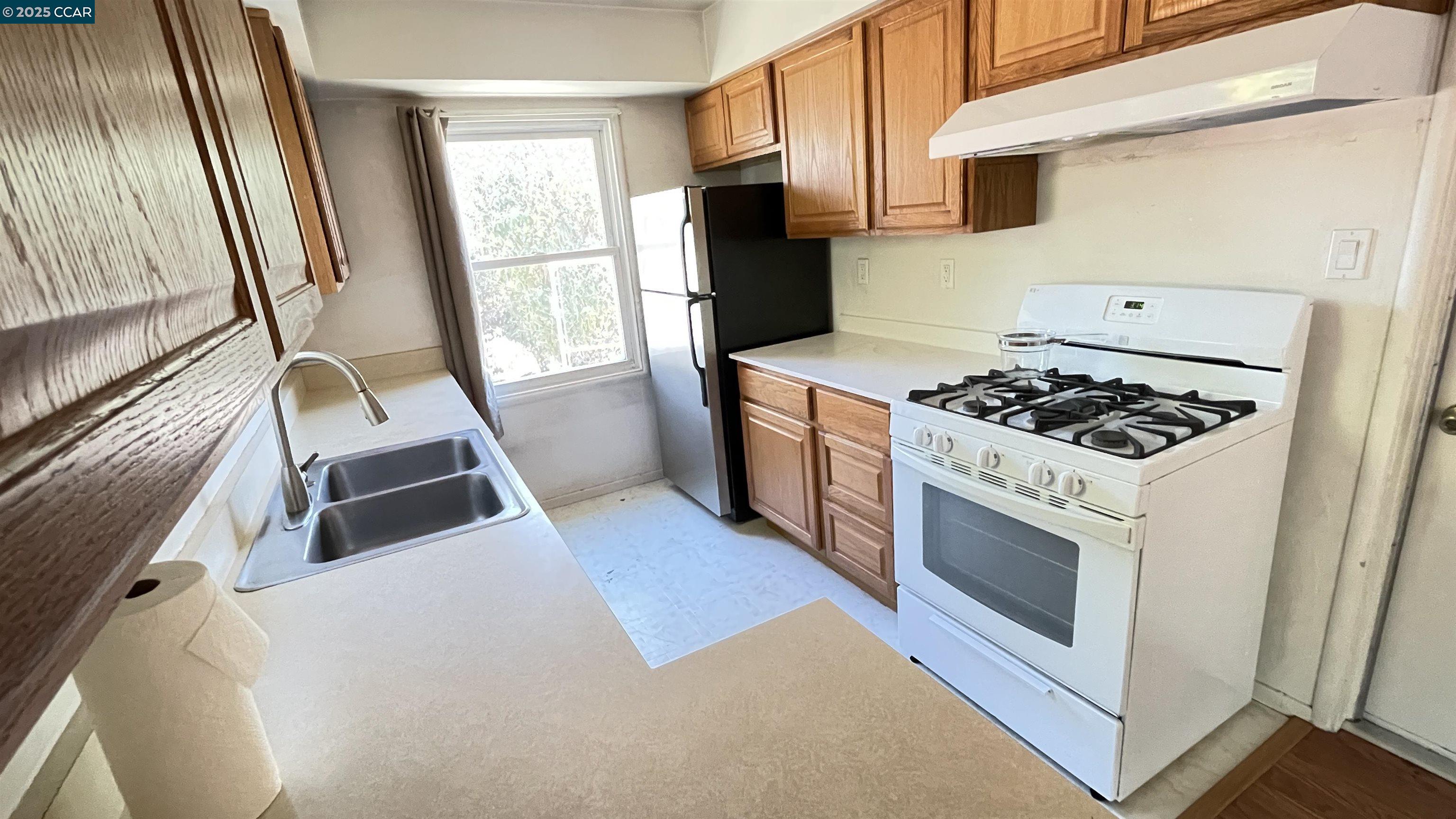 Detail Gallery Image 8 of 22 For 3655 Granzotto Dr, Concord,  CA 94519 - 3 Beds | 2 Baths