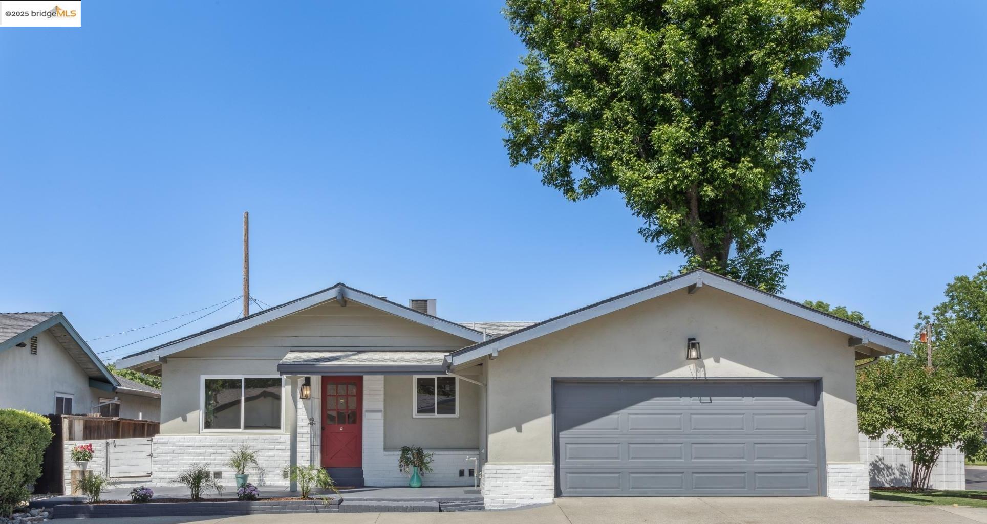 Detail Gallery Image 1 of 1 For 216 Solano Lane, Vacaville,  CA 95688 - 3 Beds | 2 Baths