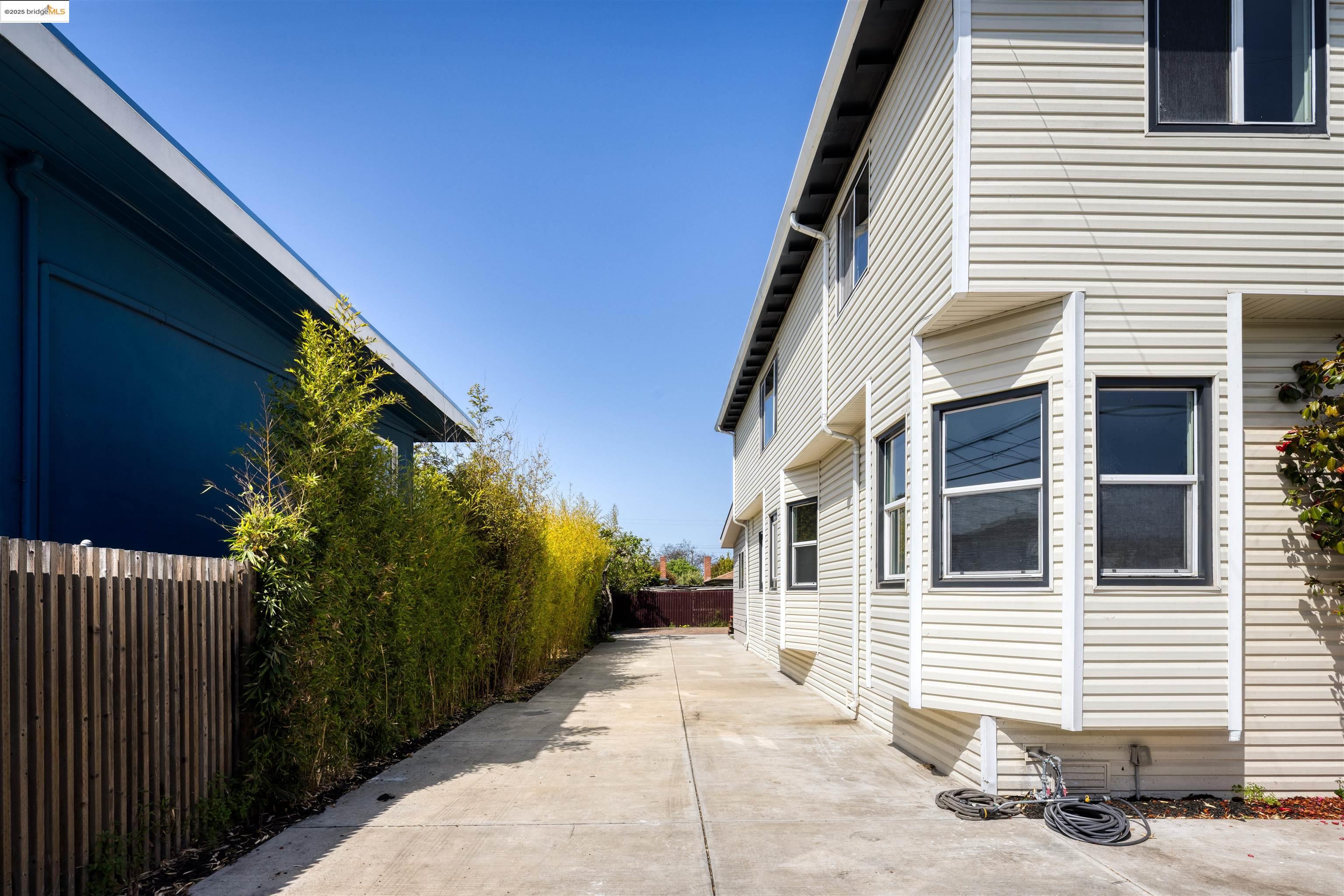 Detail Gallery Image 2 of 32 For 2914 Stanton St, Berkeley,  CA 94702 - – Beds | – Baths