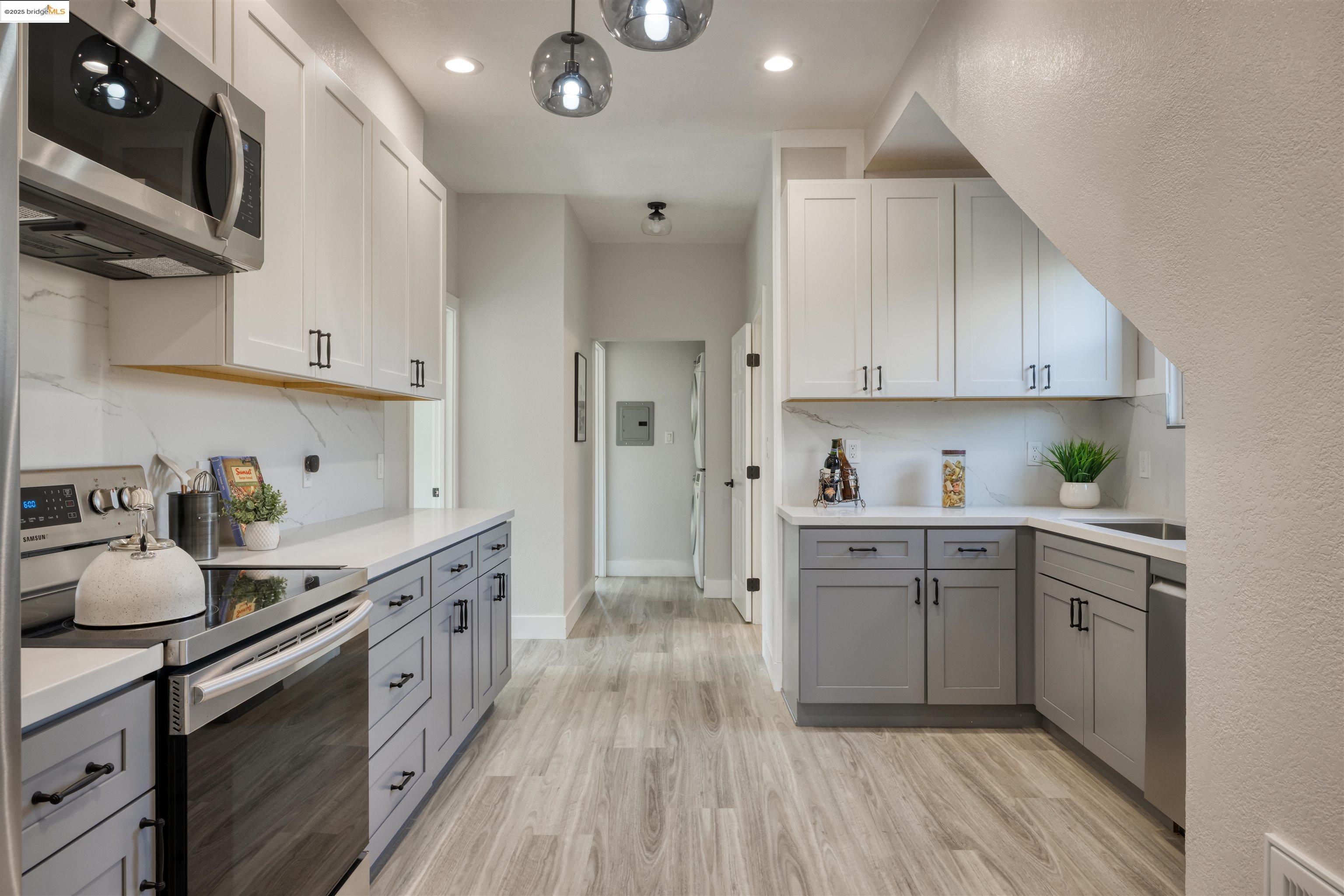 Detail Gallery Image 11 of 32 For 2914 Stanton St, Berkeley,  CA 94702 - – Beds | – Baths