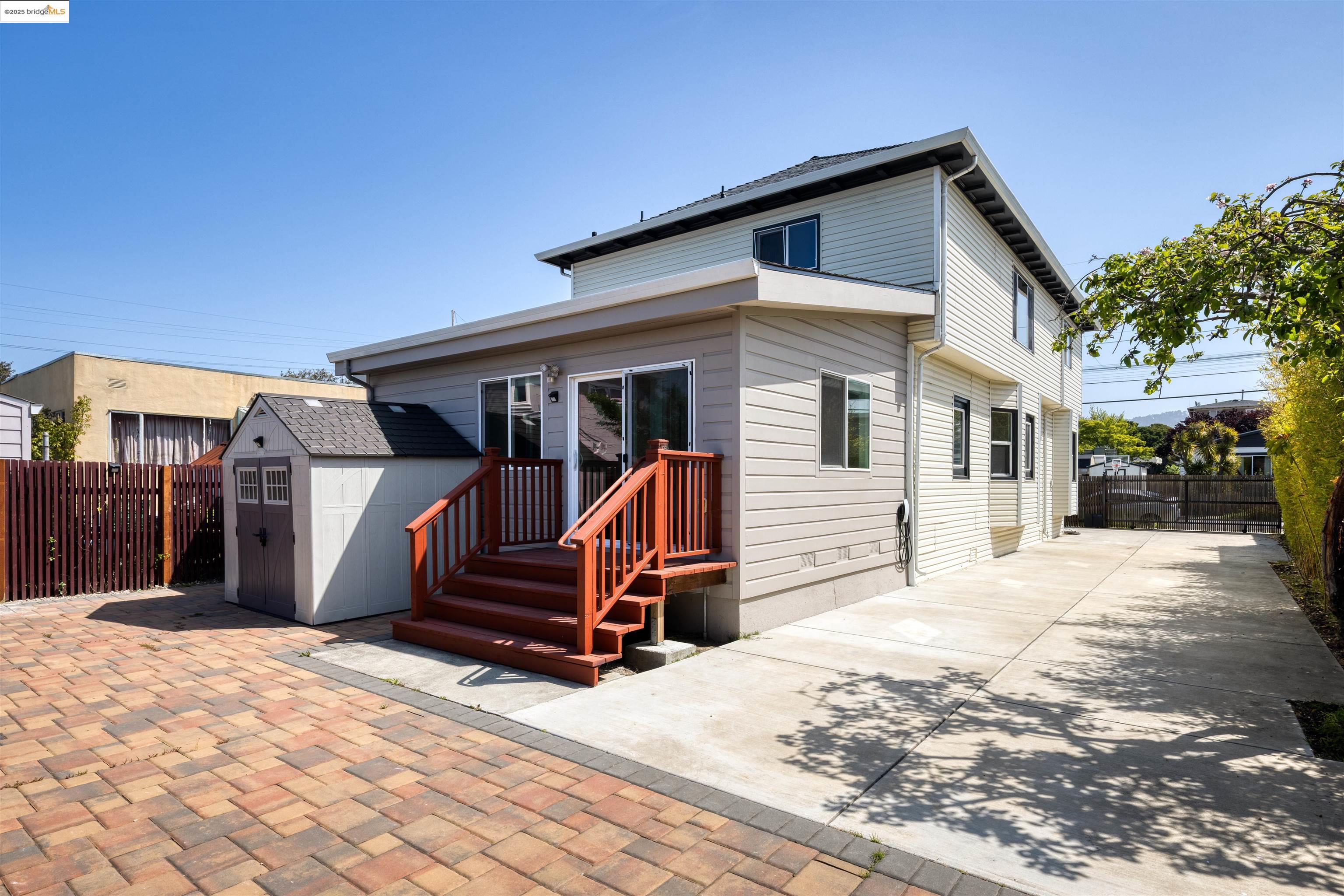 Detail Gallery Image 4 of 32 For 2914 Stanton St, Berkeley,  CA 94702 - – Beds | – Baths