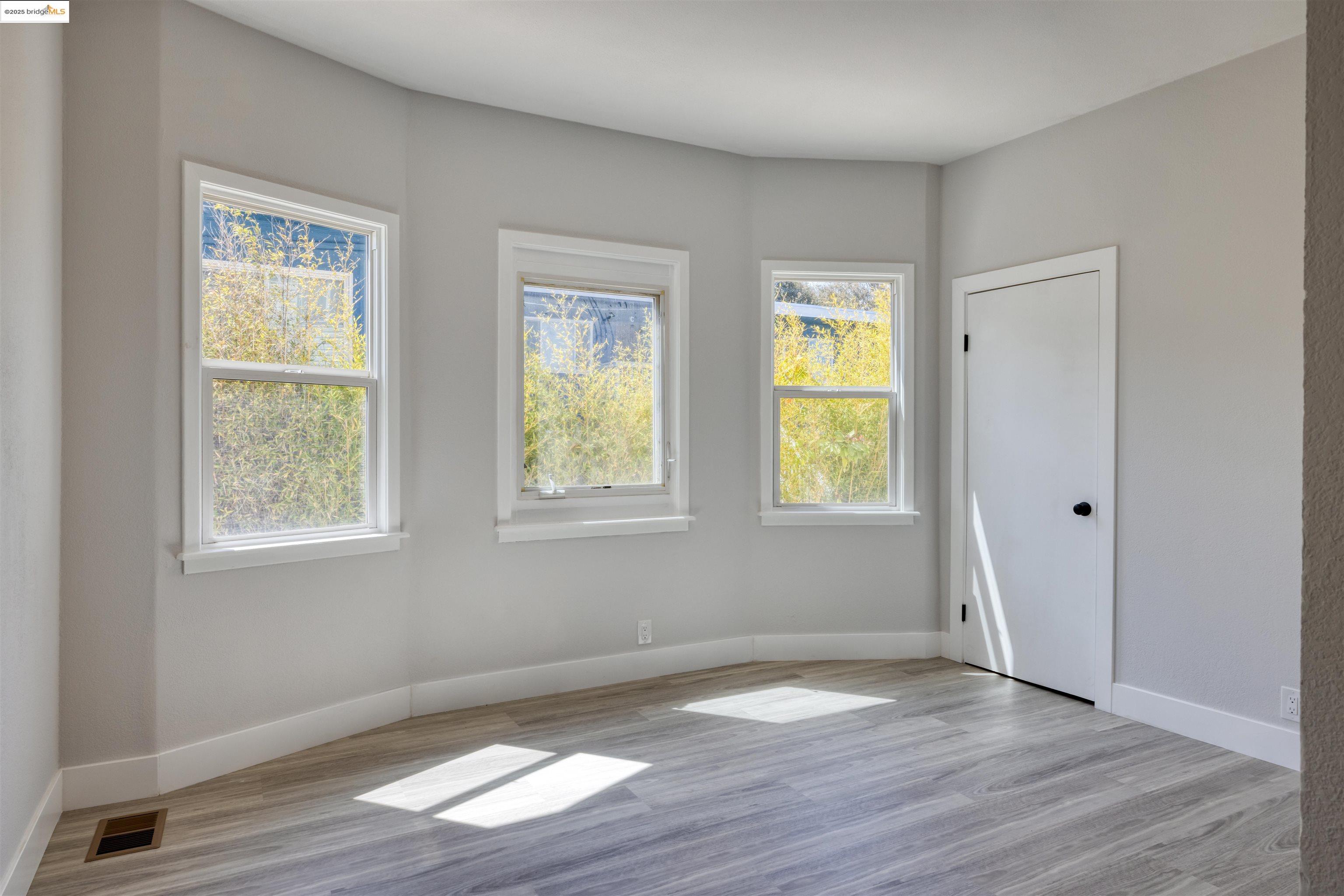 Detail Gallery Image 10 of 32 For 2914 Stanton St, Berkeley,  CA 94702 - – Beds | – Baths