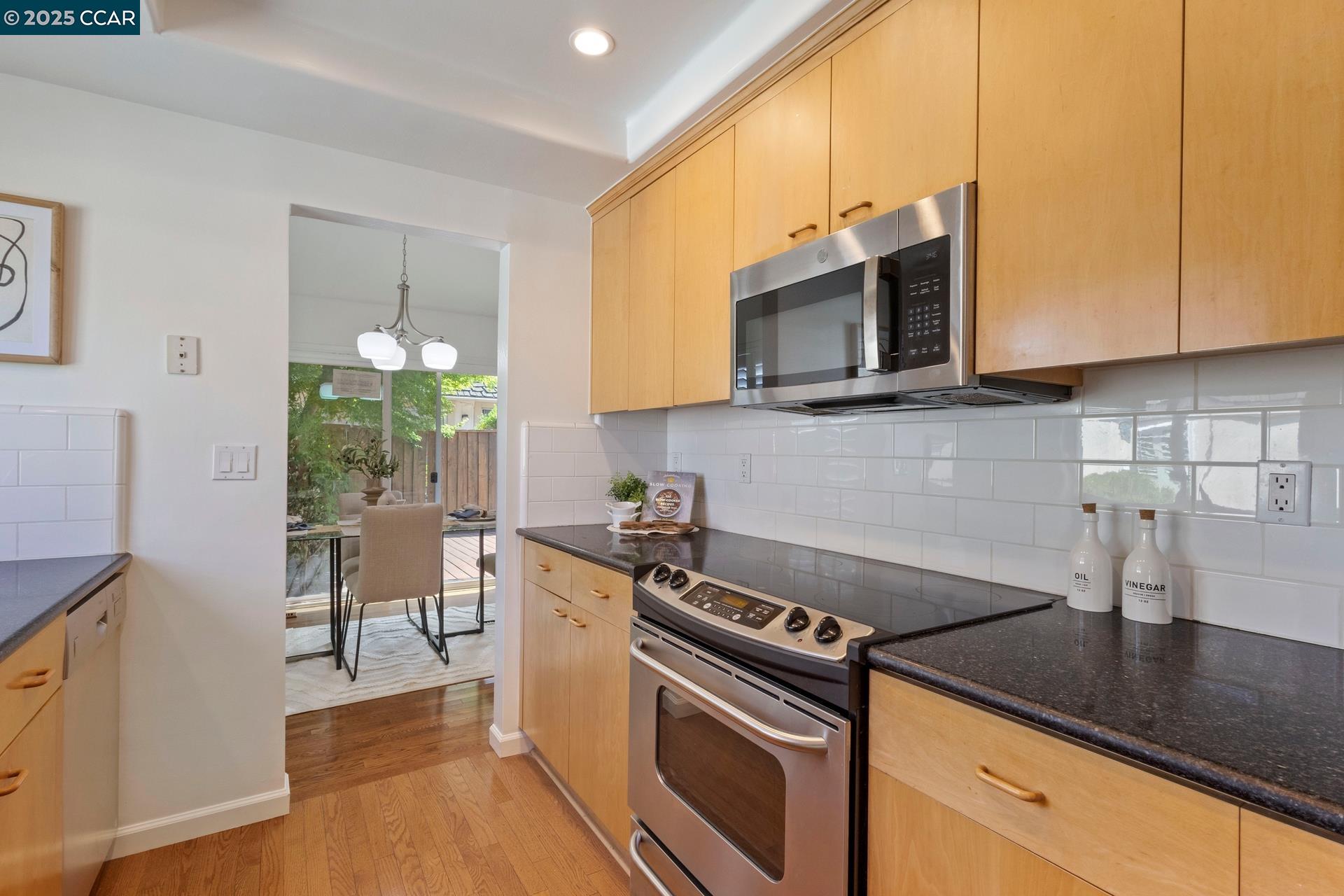 Detail Gallery Image 5 of 29 For 1911 Morse St, Santa Clara,  CA 95050 - 3 Beds | 2 Baths