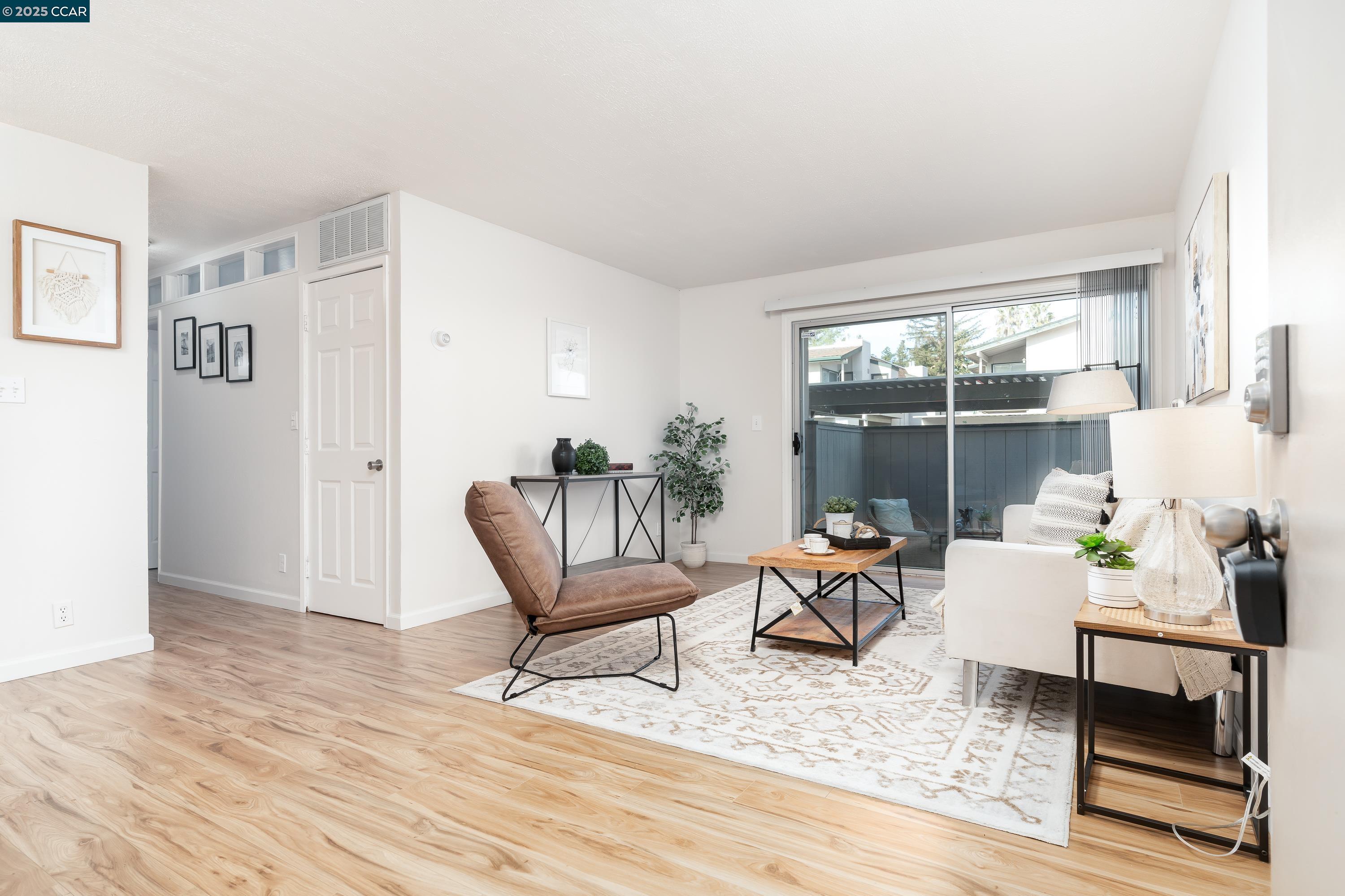 Photo #3: 41100204 Listing 