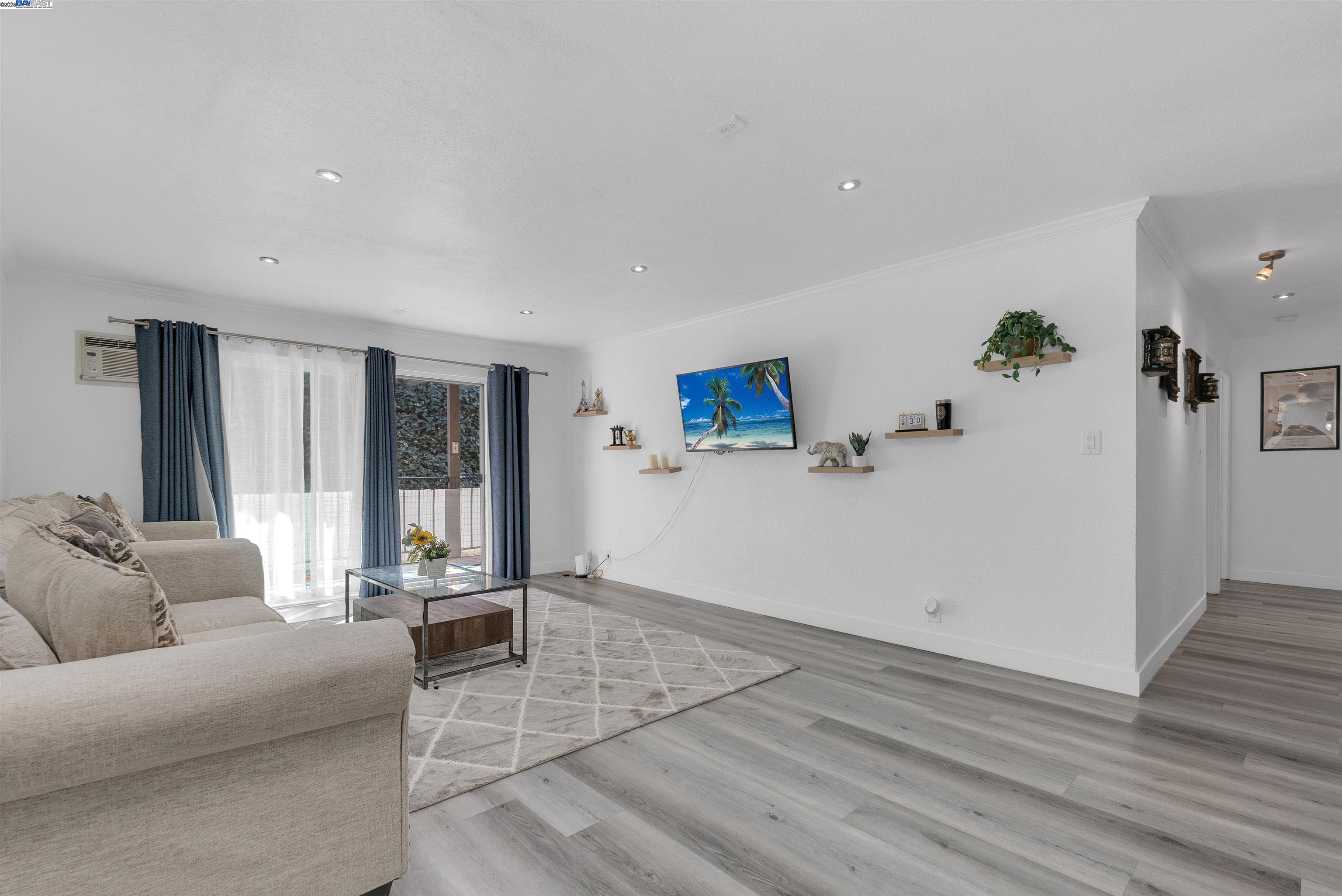 Photo #2: 41100206 Listing 