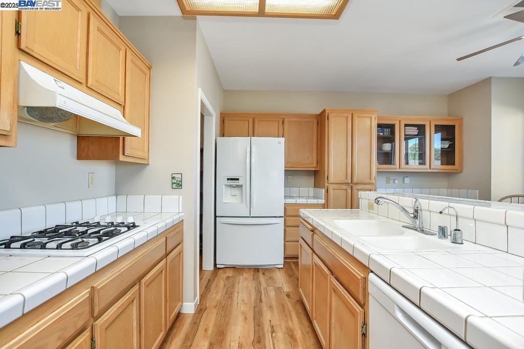 Detail Gallery Image 13 of 37 For 2218 Newport Ct., Discovery Bay,  CA 94505 - 4 Beds | 3 Baths