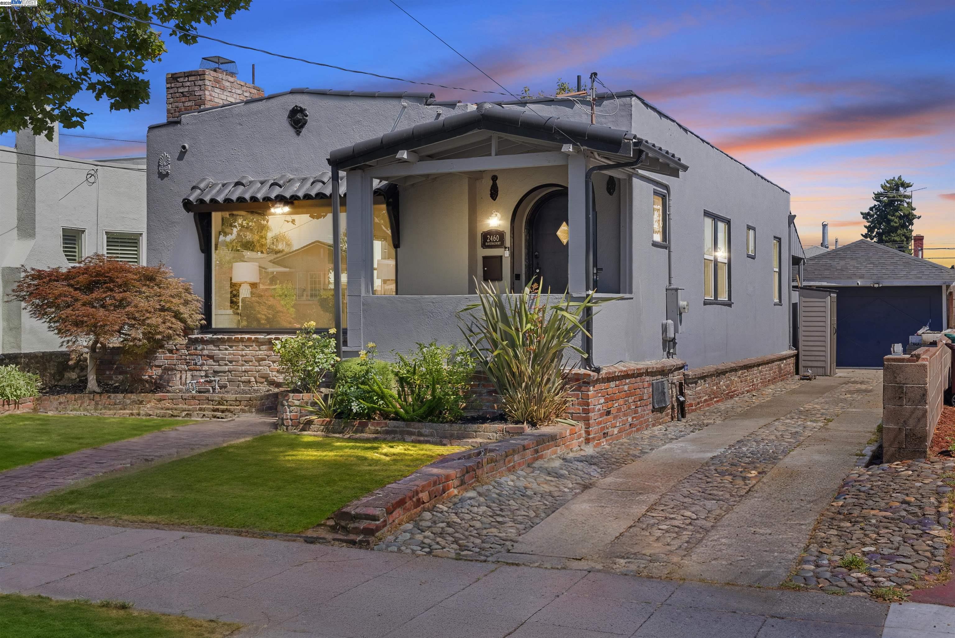 Detail Gallery Image 1 of 1 For 2460 Havenscourt Blvd, Oakland,  CA 94605 - 2 Beds | 2 Baths