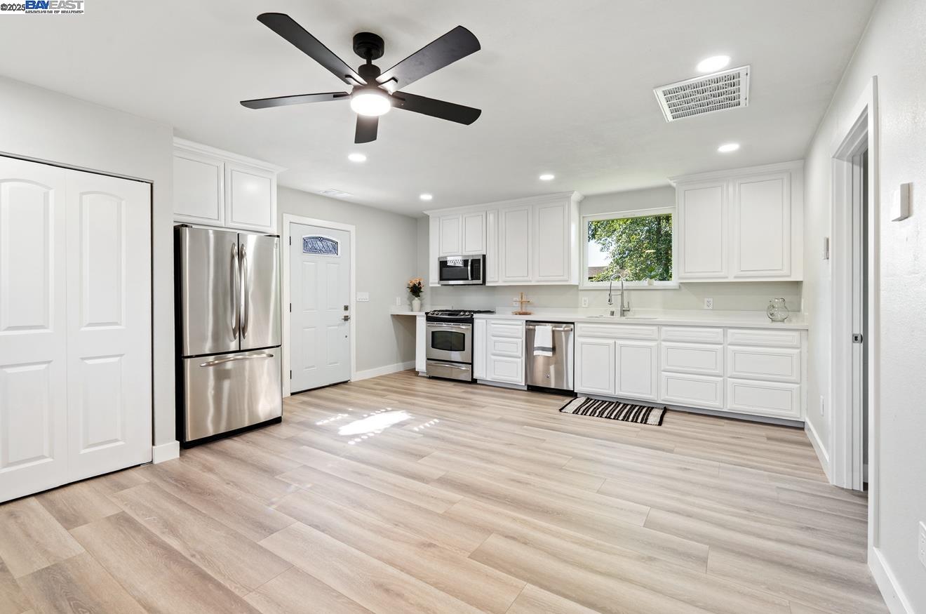 Detail Gallery Image 14 of 30 For 2809 Avalon Dr, Sacramento,  CA 95821 - 3 Beds | 1 Baths