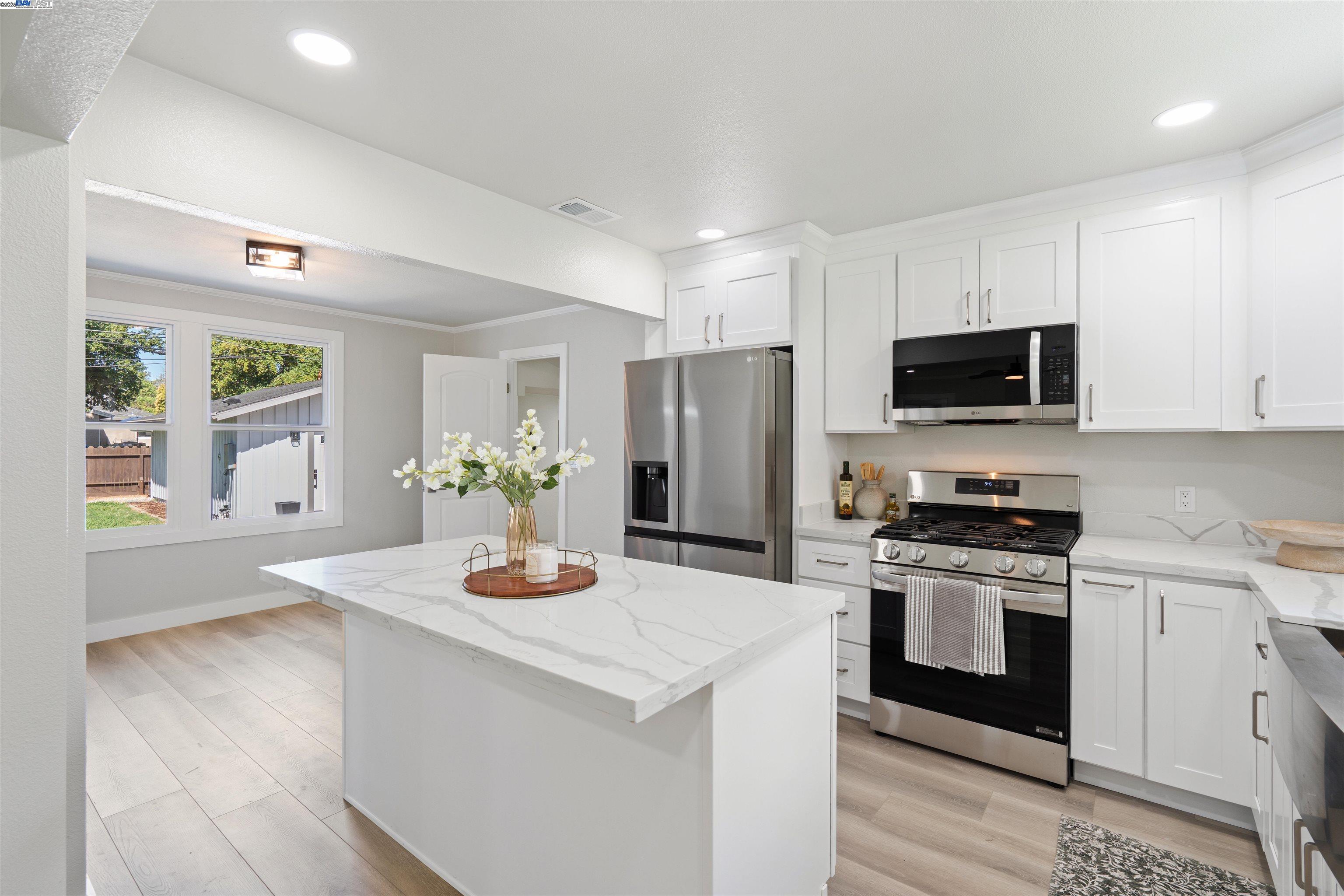 Detail Gallery Image 3 of 30 For 2809 Avalon Dr, Sacramento,  CA 95821 - 3 Beds | 1 Baths