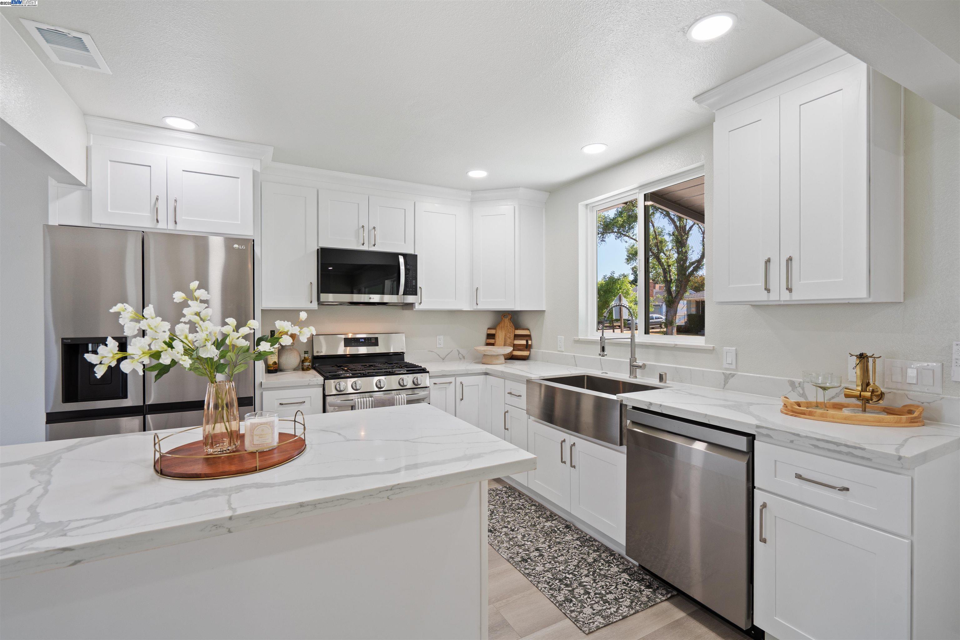 Detail Gallery Image 4 of 30 For 2809 Avalon Dr, Sacramento,  CA 95821 - 3 Beds | 1 Baths