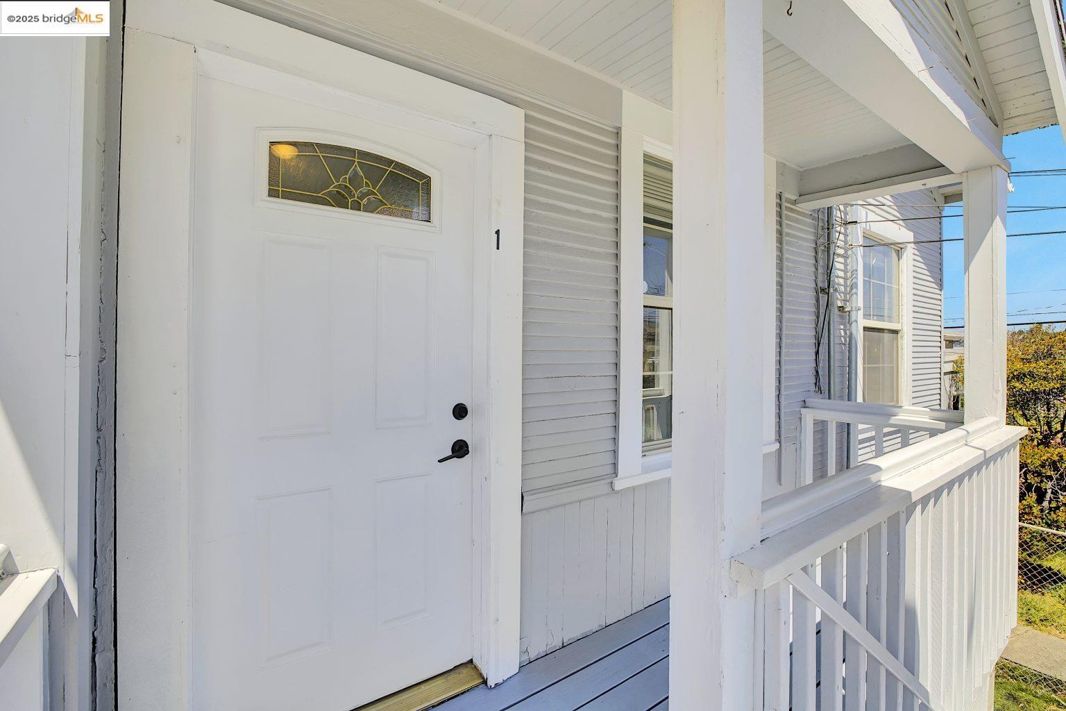 Detail Gallery Image 2 of 46 For 319 S 37th St, Richmond,  CA 94804 - 4 Beds | 2 Baths