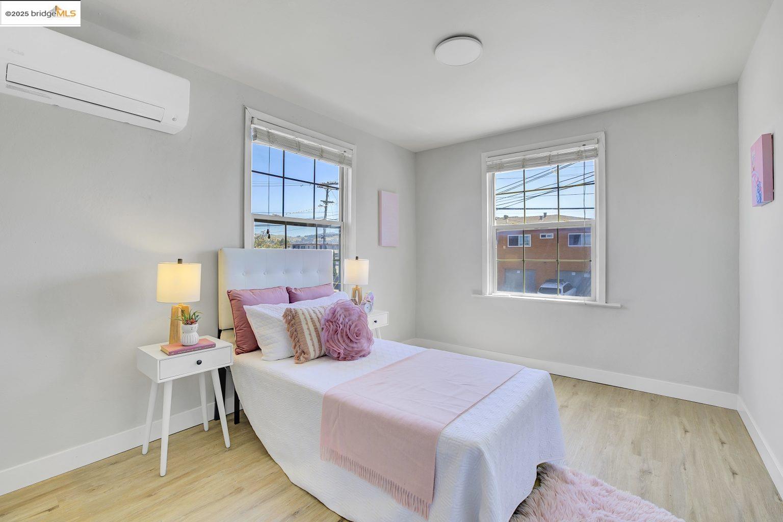 Detail Gallery Image 8 of 46 For 319 S 37th St, Richmond,  CA 94804 - 4 Beds | 2 Baths