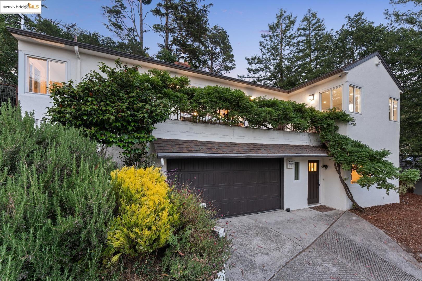 Detail Gallery Image 1 of 1 For 1684 Arrowhead Dr, Oakland,  CA 94611 - 4 Beds | 3 Baths