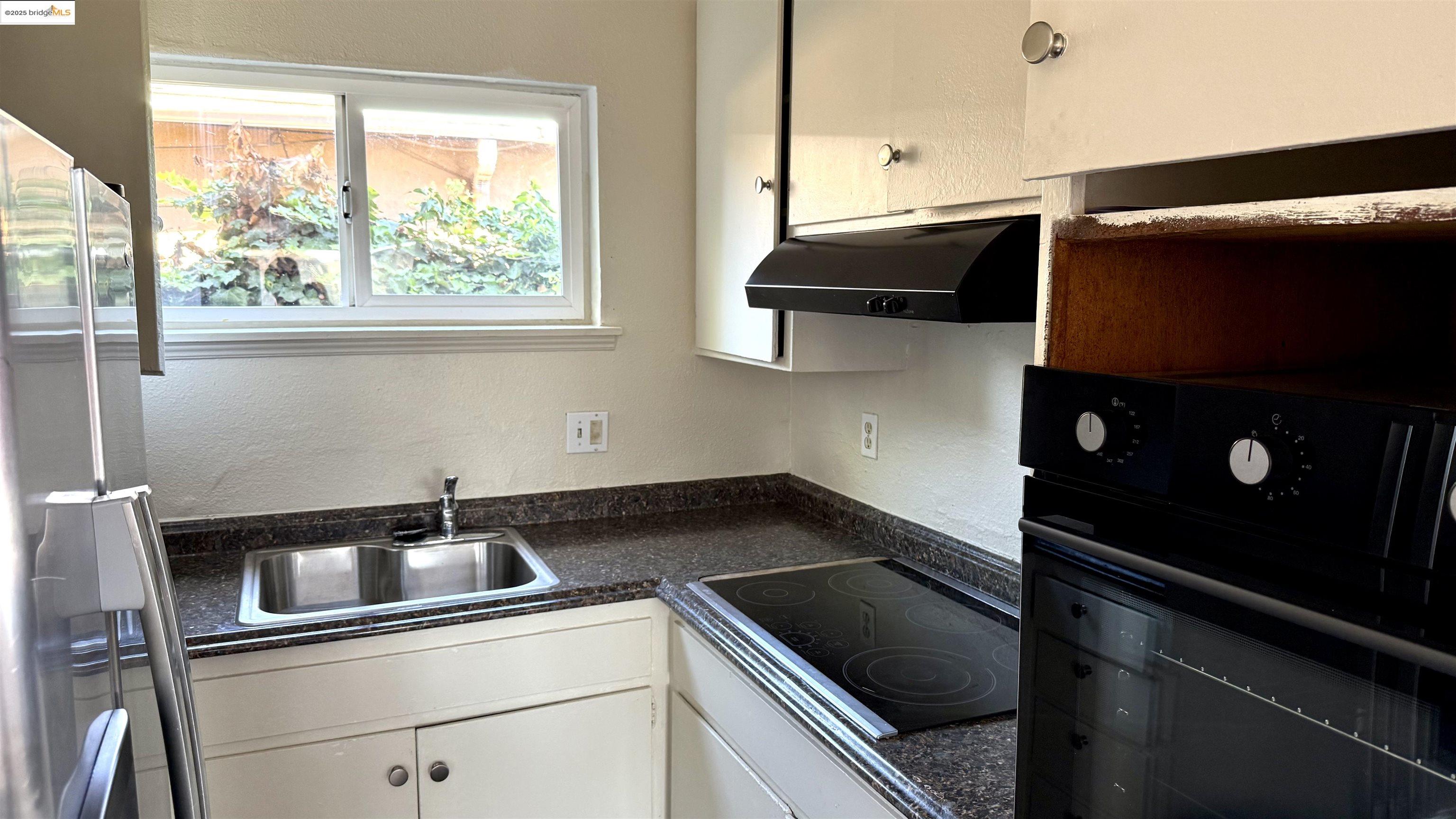 Detail Gallery Image 5 of 7 For 10100 Walnut #2,  Oakland,  CA 94603 - 2 Beds | 1 Baths