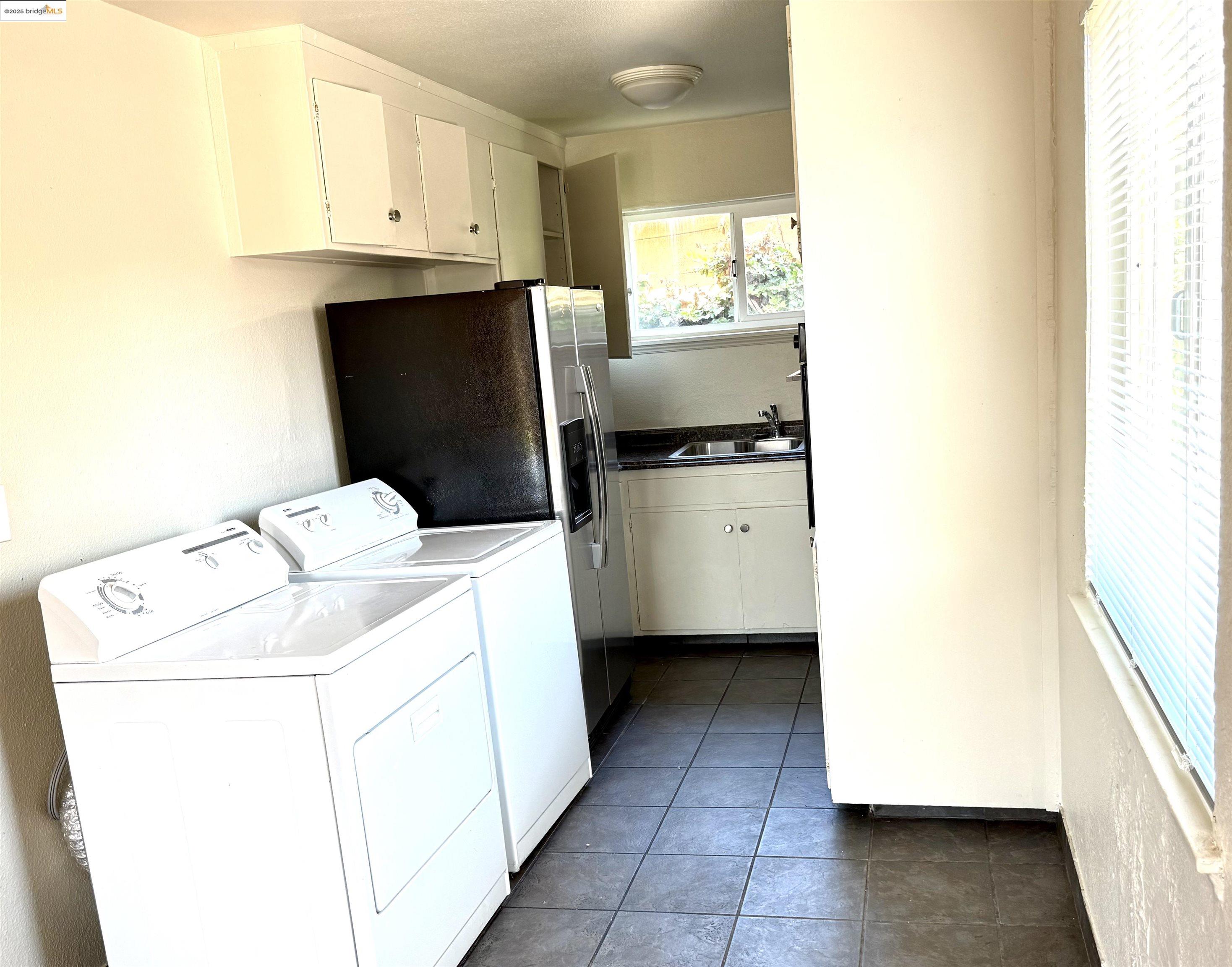 Detail Gallery Image 6 of 7 For 10100 Walnut #2,  Oakland,  CA 94603 - 2 Beds | 1 Baths