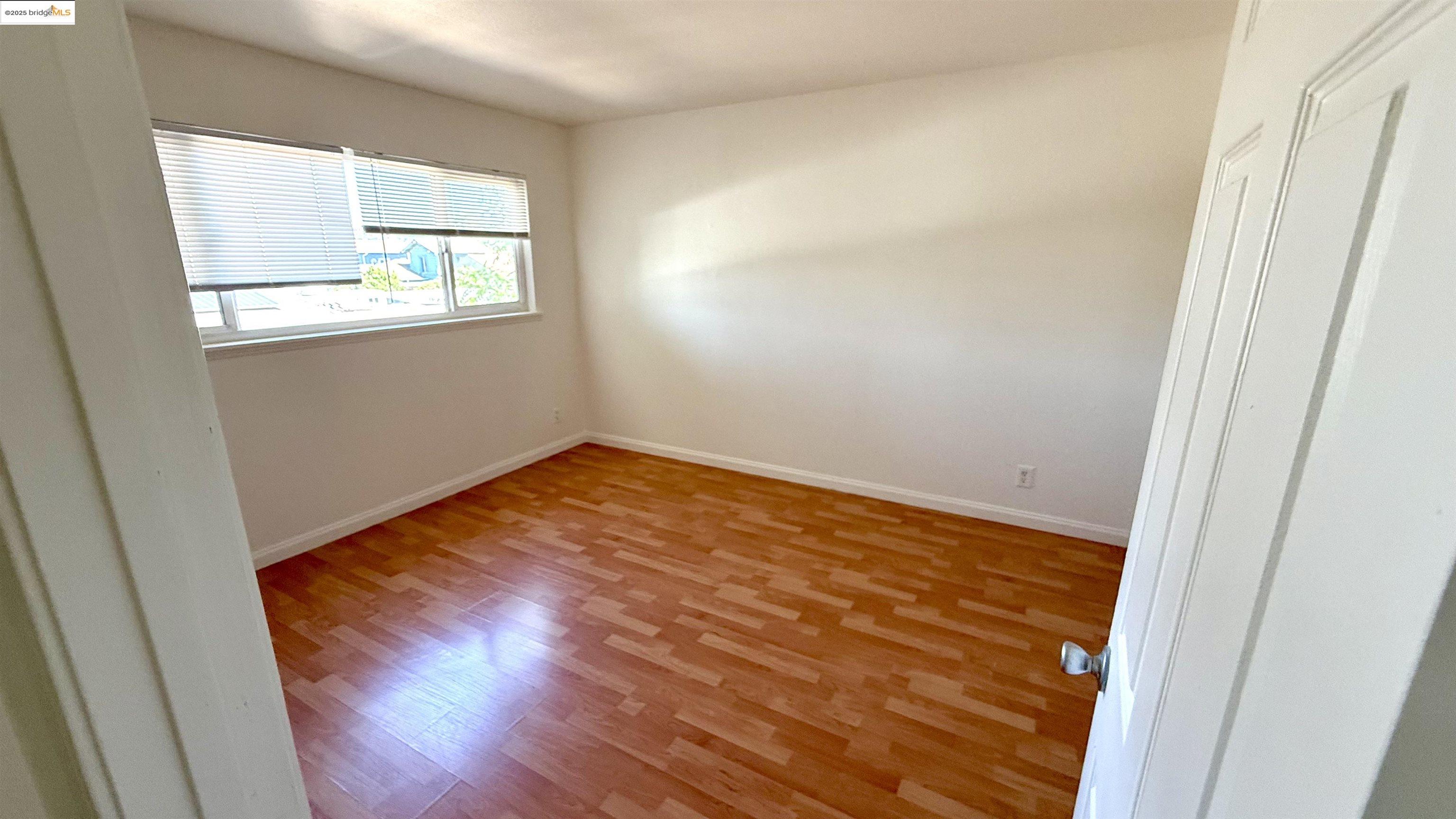 Detail Gallery Image 2 of 11 For 10100 Walnut #3,  Oakland,  CA 94603 - 4 Beds | 1 Baths