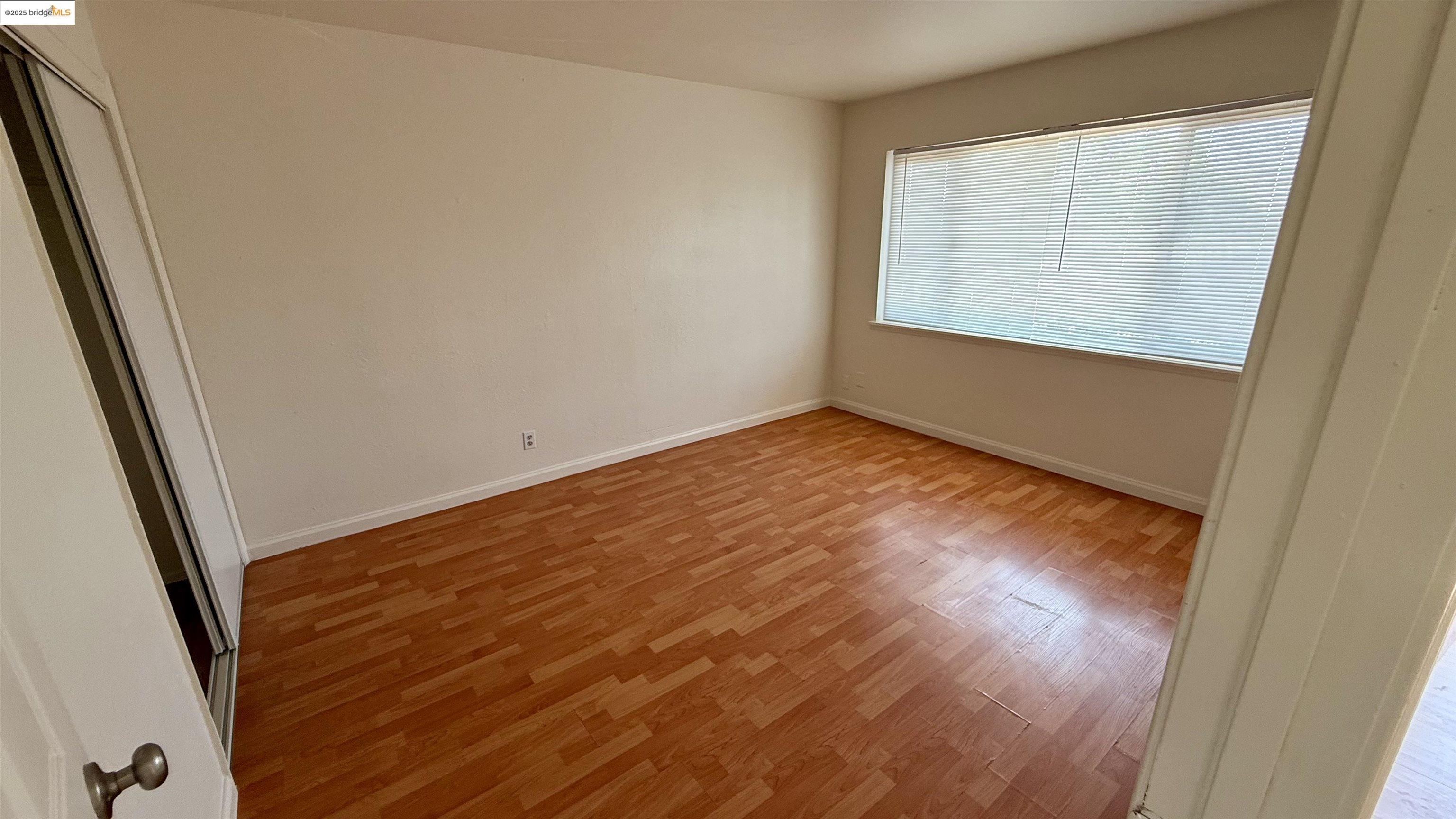 Detail Gallery Image 4 of 11 For 10100 Walnut #3,  Oakland,  CA 94603 - 4 Beds | 1 Baths