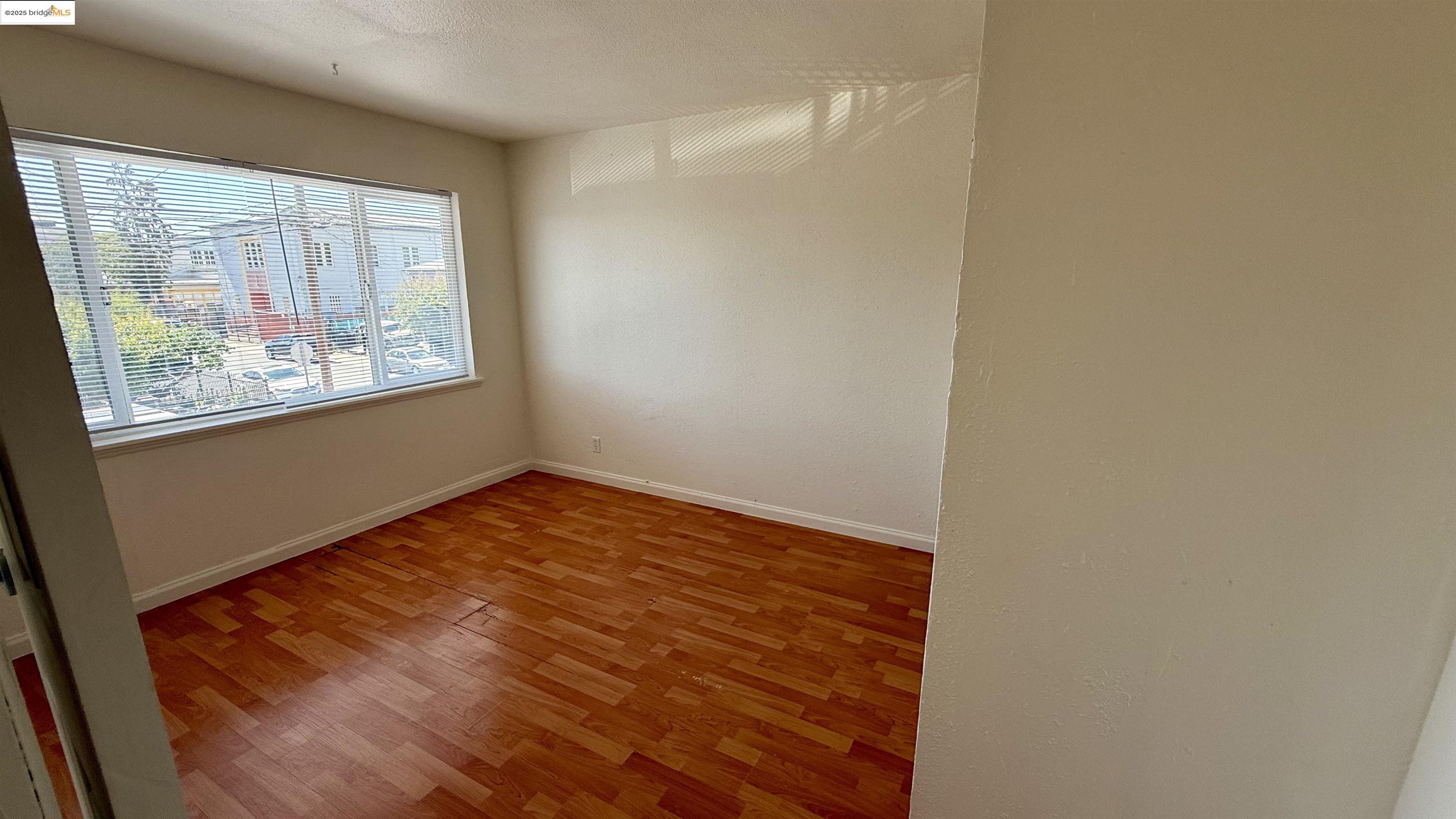 Detail Gallery Image 5 of 11 For 10100 Walnut #3,  Oakland,  CA 94603 - 4 Beds | 1 Baths