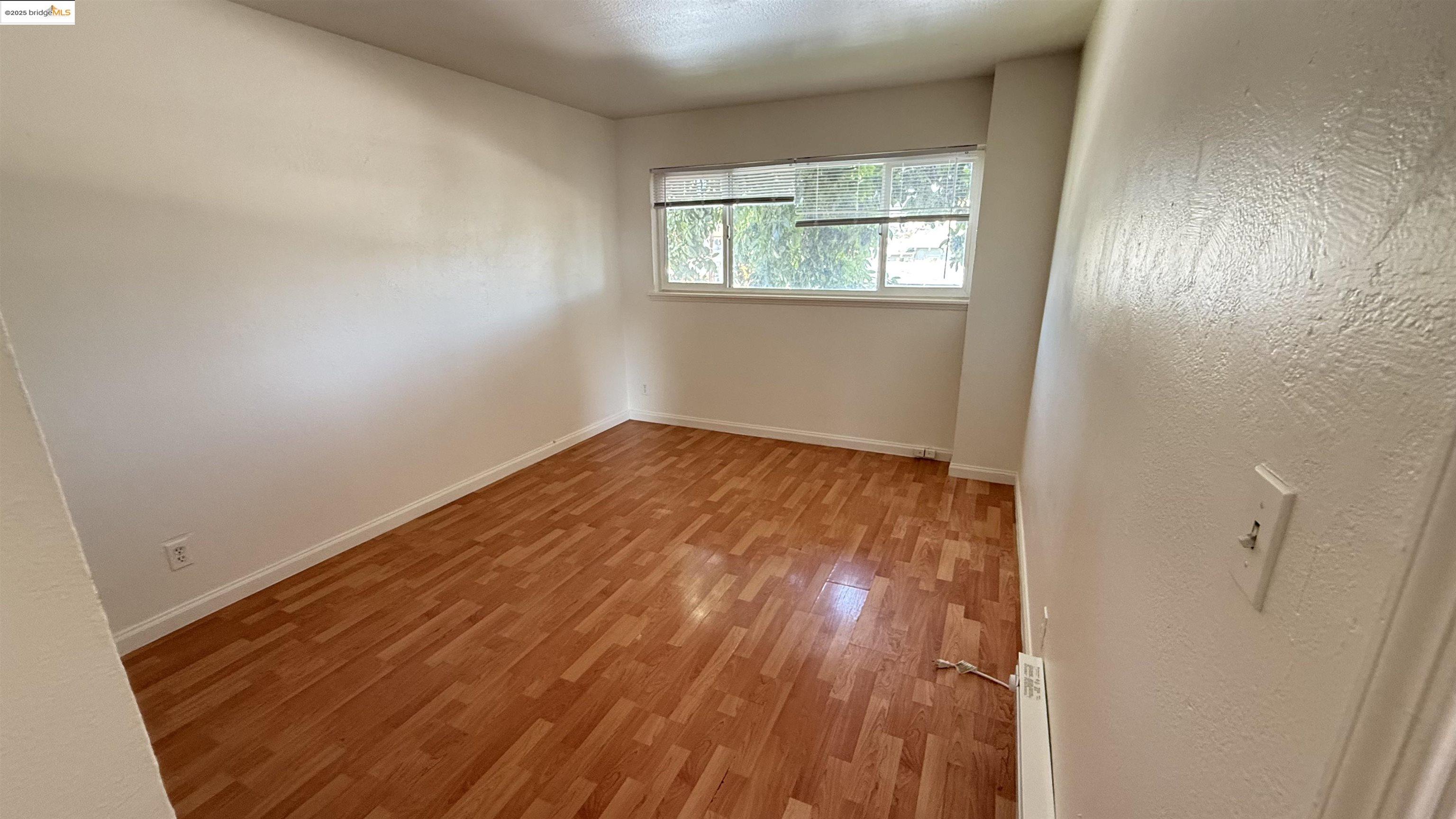Detail Gallery Image 6 of 11 For 10100 Walnut #3,  Oakland,  CA 94603 - 4 Beds | 1 Baths