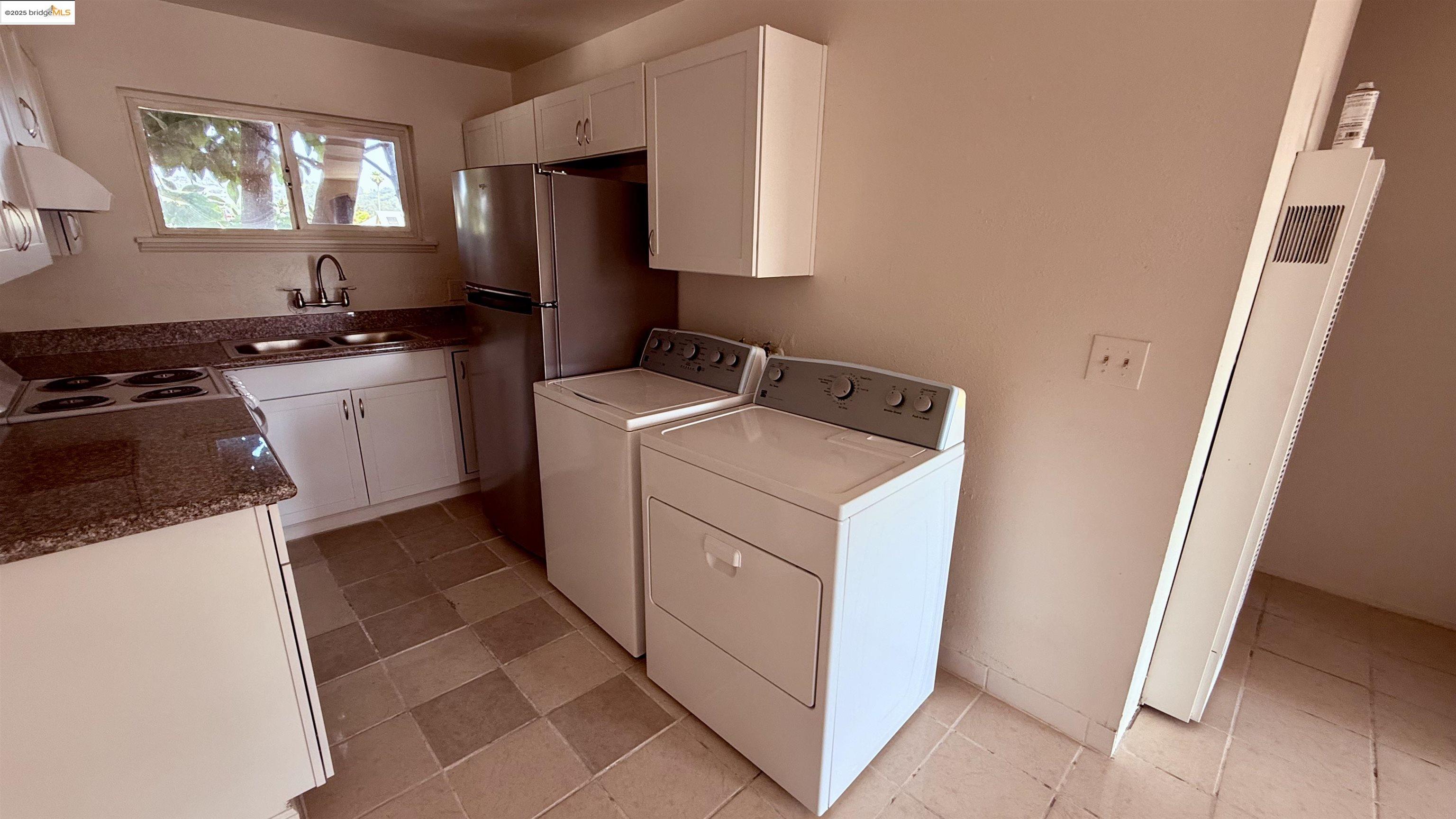 Detail Gallery Image 7 of 11 For 10100 Walnut #3,  Oakland,  CA 94603 - 4 Beds | 1 Baths
