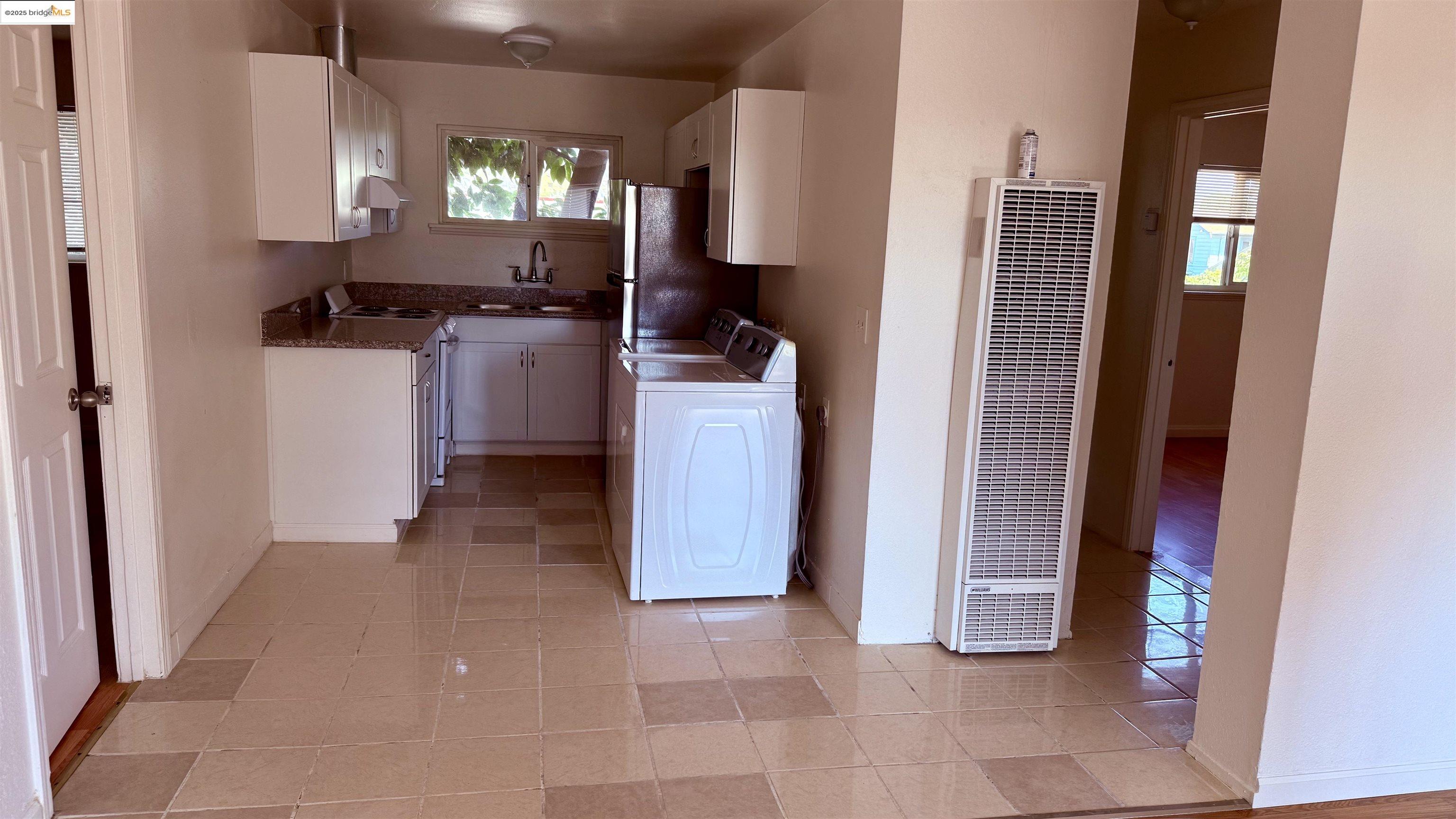Detail Gallery Image 9 of 11 For 10100 Walnut #3,  Oakland,  CA 94603 - 4 Beds | 1 Baths