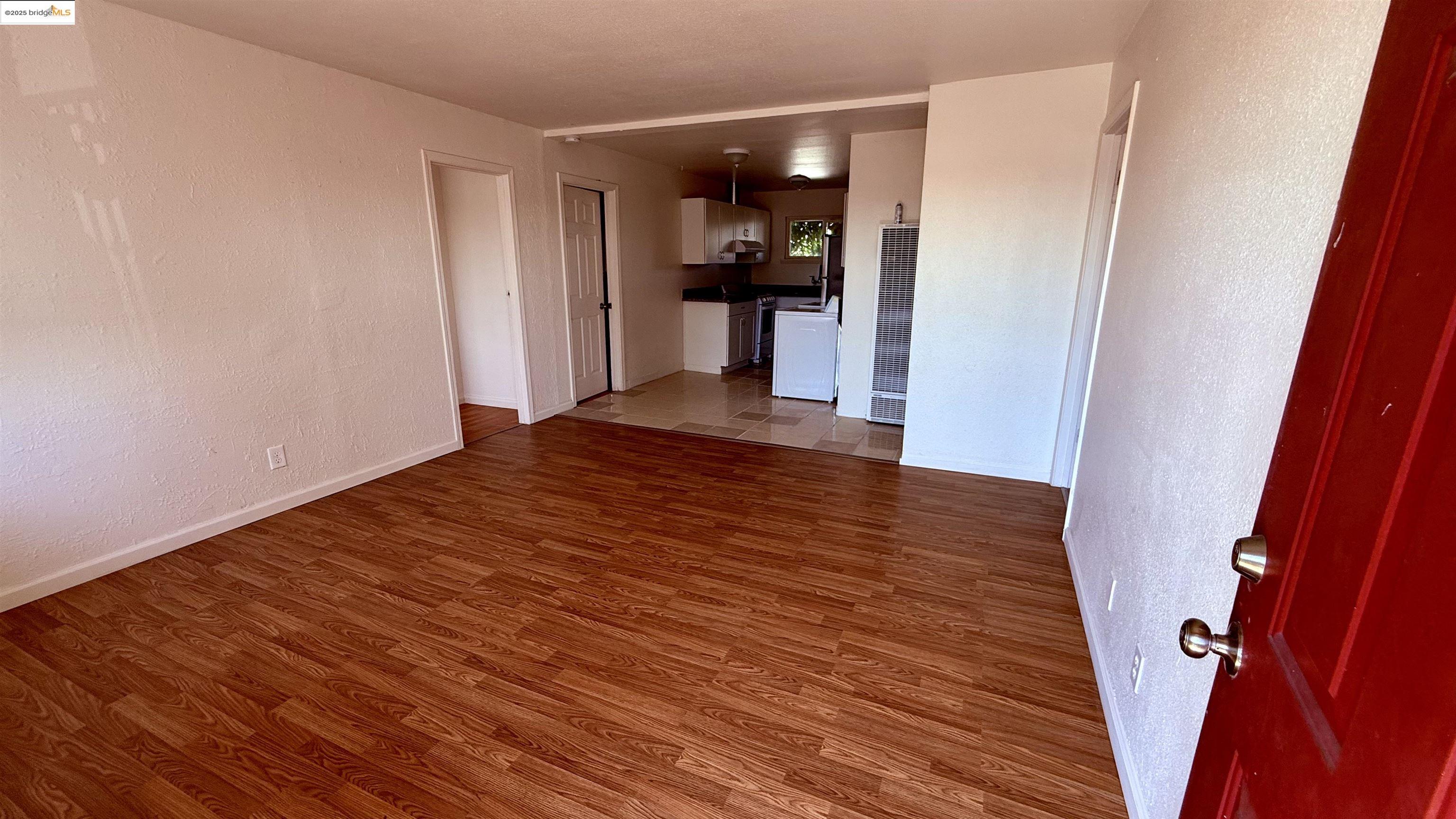 Detail Gallery Image 10 of 11 For 10100 Walnut #3,  Oakland,  CA 94603 - 4 Beds | 1 Baths