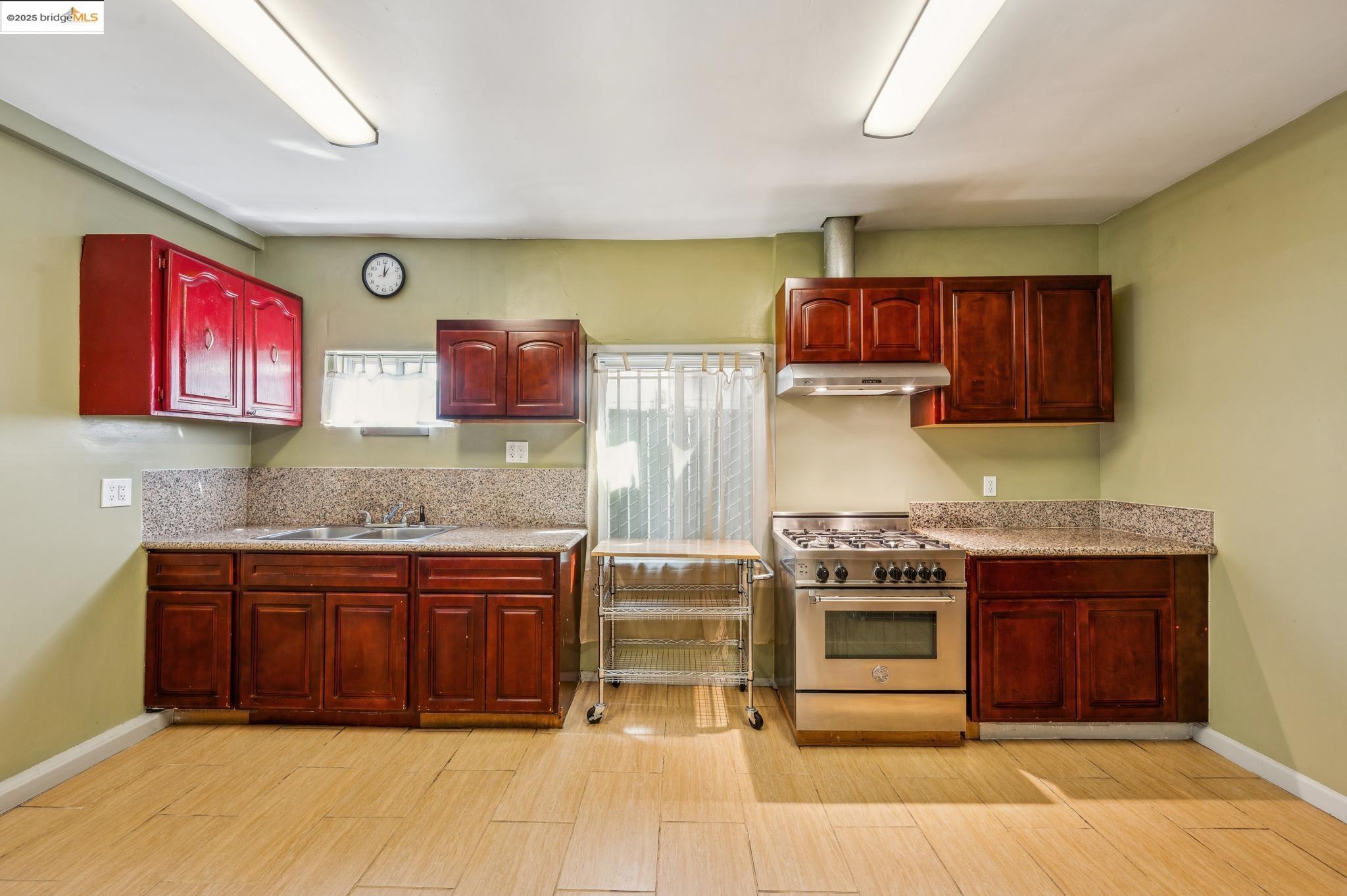 Detail Gallery Image 13 of 44 For 1820 International Blvd, Oakland,  CA 94606 - – Beds | – Baths