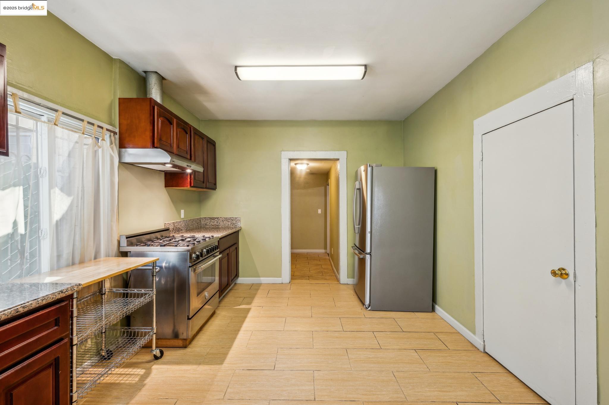 Detail Gallery Image 14 of 44 For 1820 International Blvd, Oakland,  CA 94606 - – Beds | – Baths