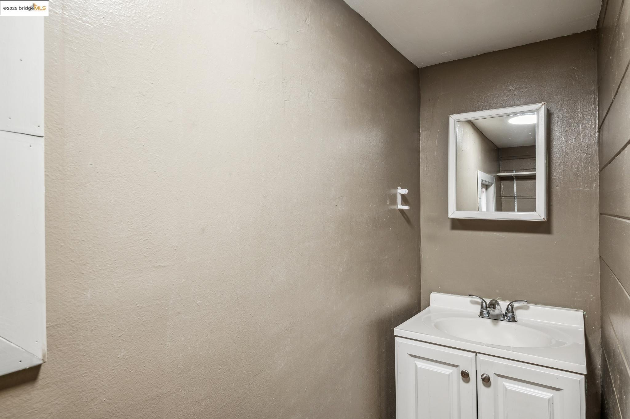 Detail Gallery Image 19 of 44 For 1820 International Blvd, Oakland,  CA 94606 - – Beds | – Baths