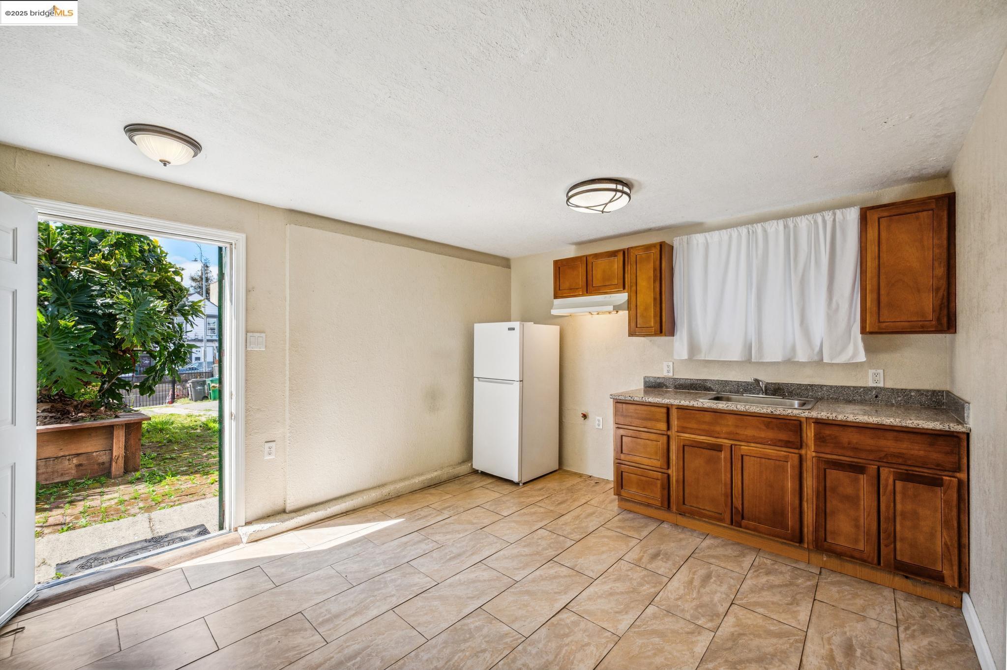 Detail Gallery Image 39 of 44 For 1820 International Blvd, Oakland,  CA 94606 - – Beds | – Baths