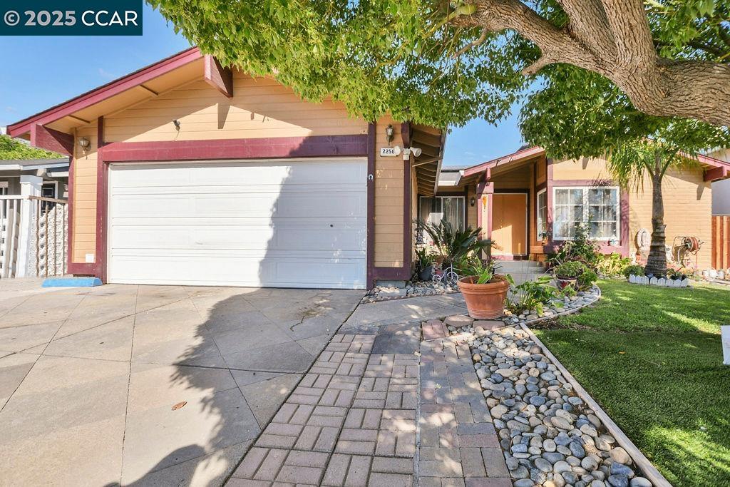Detail Gallery Image 1 of 36 For 2256 Concord Dr, Pittsburg,  CA 94565-4479 - 3 Beds | 2 Baths