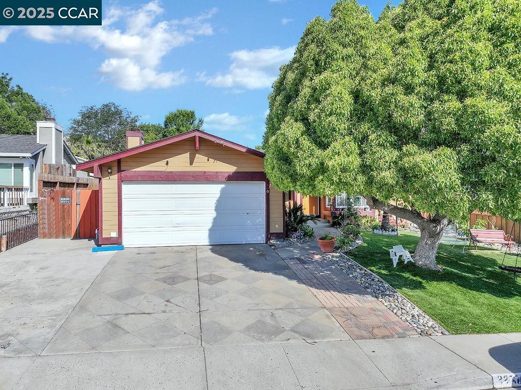 Detail Gallery Image 2 of 36 For 2256 Concord Dr, Pittsburg,  CA 94565-4479 - 3 Beds | 2 Baths