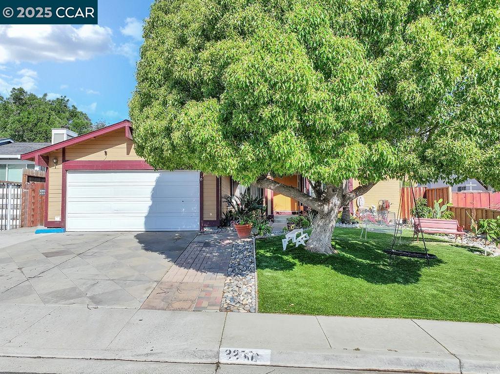 Detail Gallery Image 3 of 36 For 2256 Concord Dr, Pittsburg,  CA 94565-4479 - 3 Beds | 2 Baths