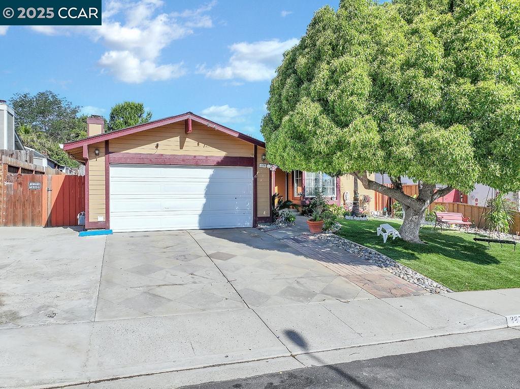 Detail Gallery Image 4 of 36 For 2256 Concord Dr, Pittsburg,  CA 94565-4479 - 3 Beds | 2 Baths