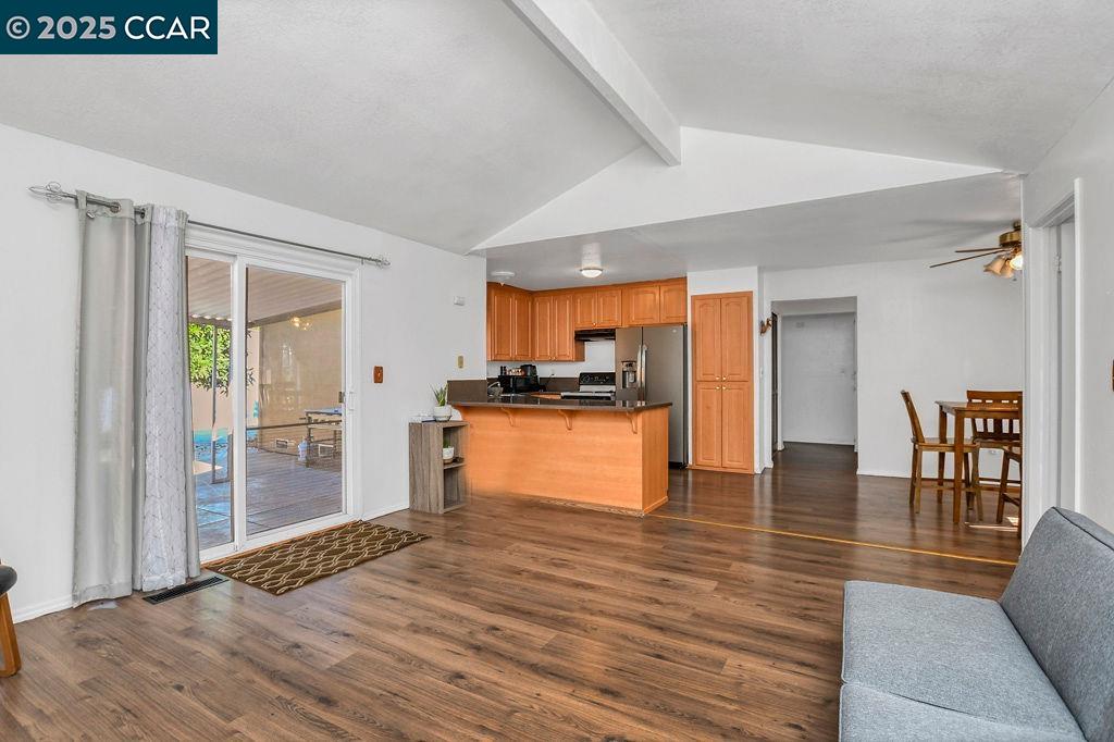 Detail Gallery Image 8 of 36 For 2256 Concord Dr, Pittsburg,  CA 94565-4479 - 3 Beds | 2 Baths