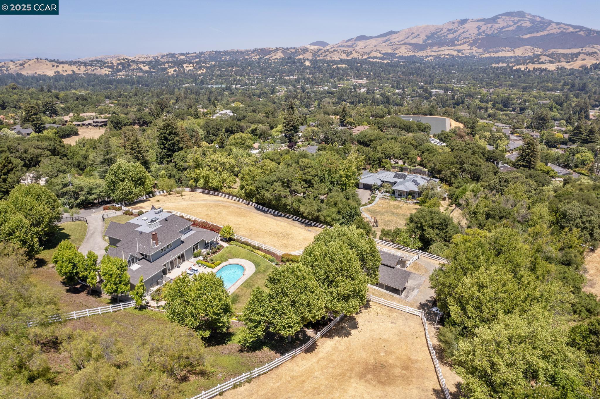 Detail Gallery Image 11 of 59 For 555 Highland Dr, Danville,  CA 94526 - 5 Beds | 3/1 Baths